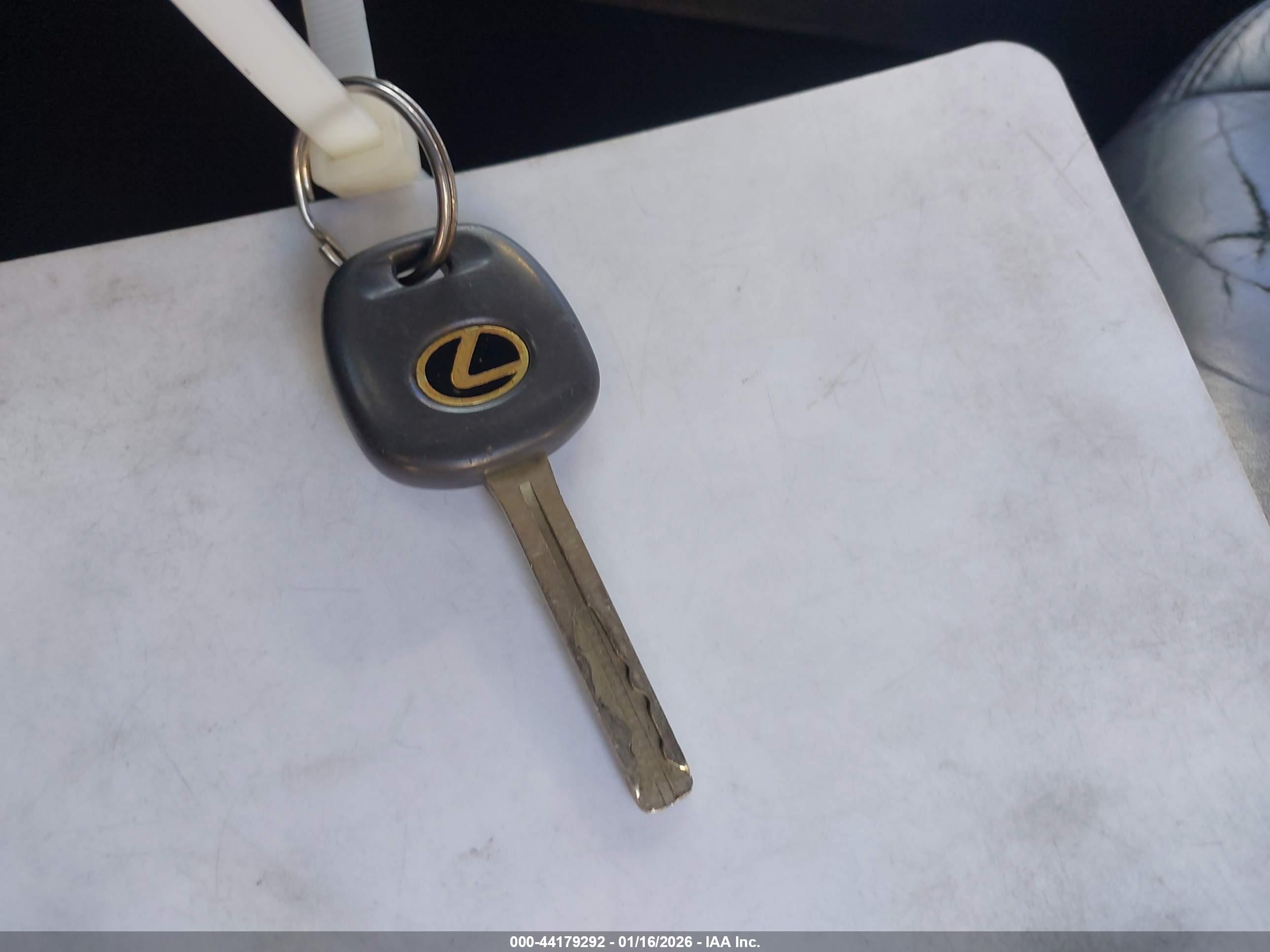 LEXUS ES image 11