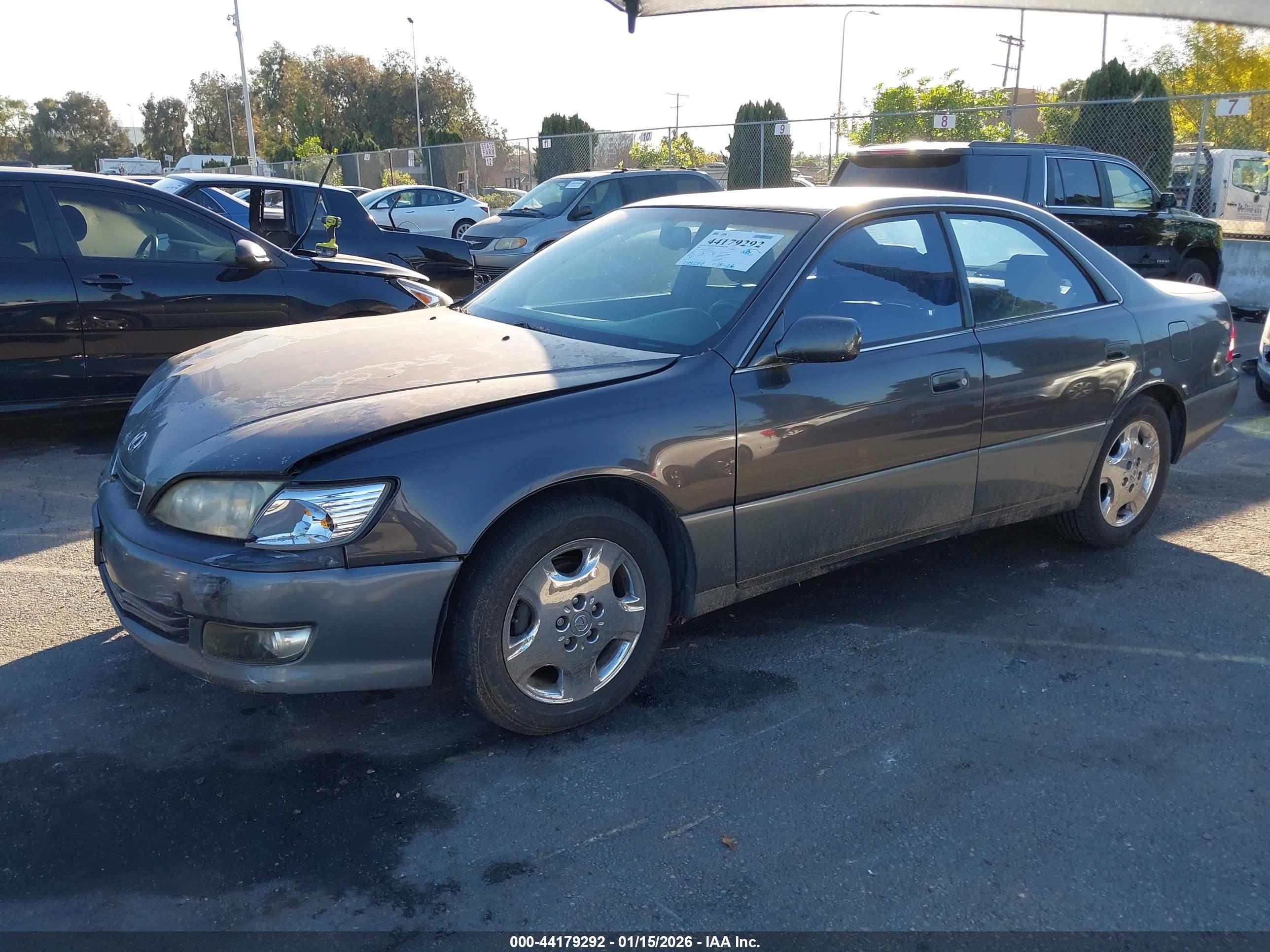 LEXUS ES image 2