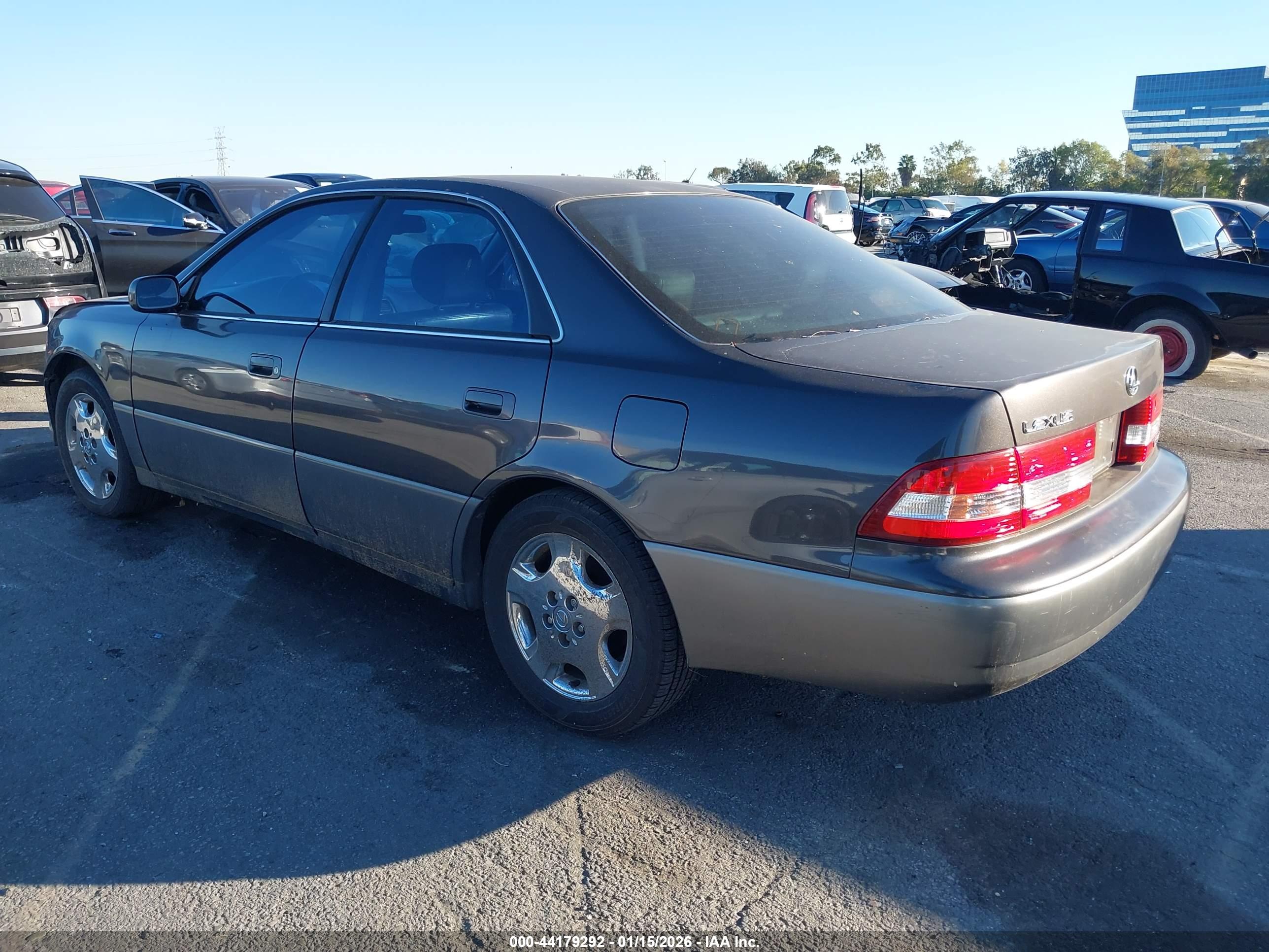 LEXUS ES image 3