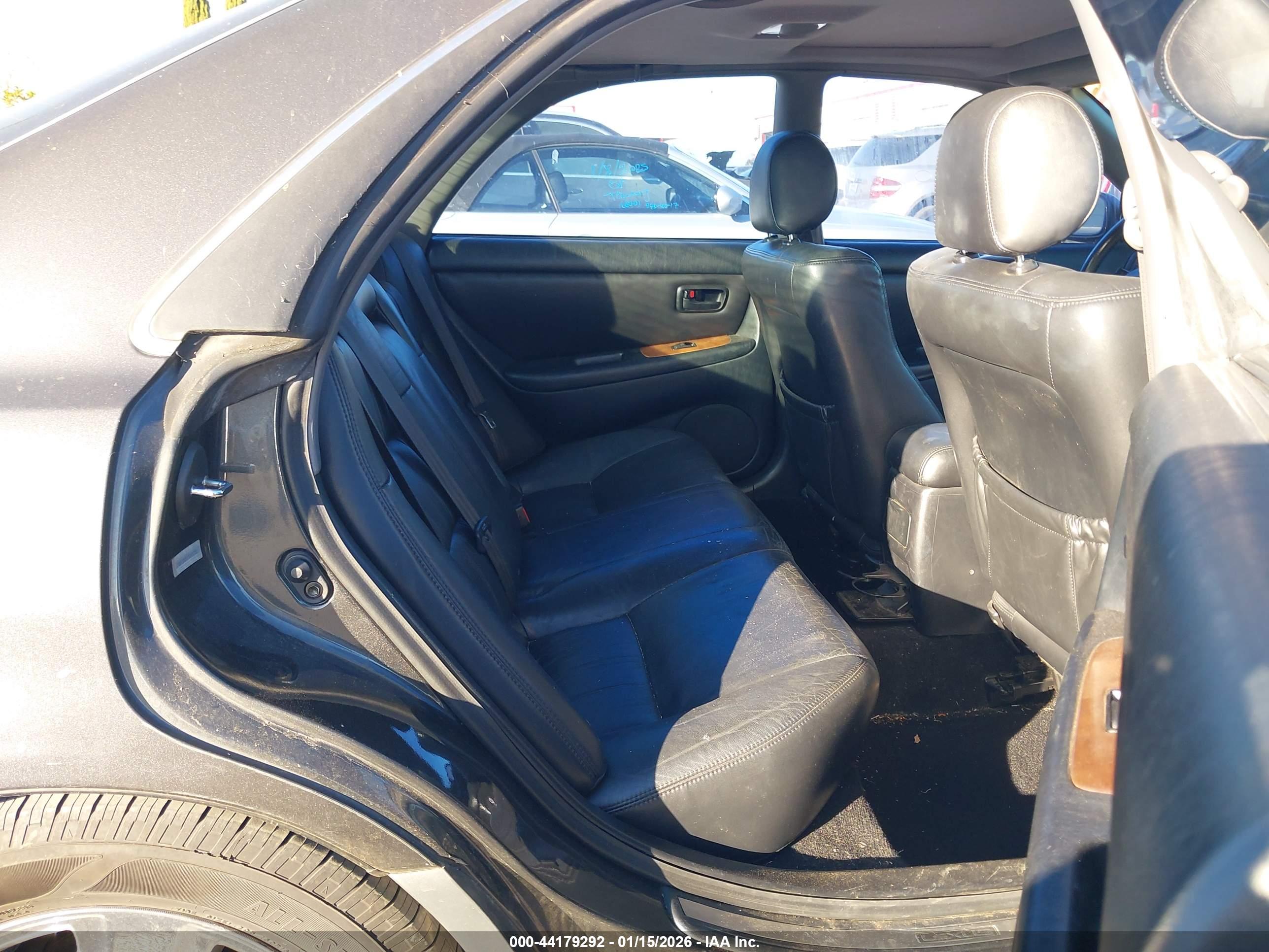 LEXUS ES image 8