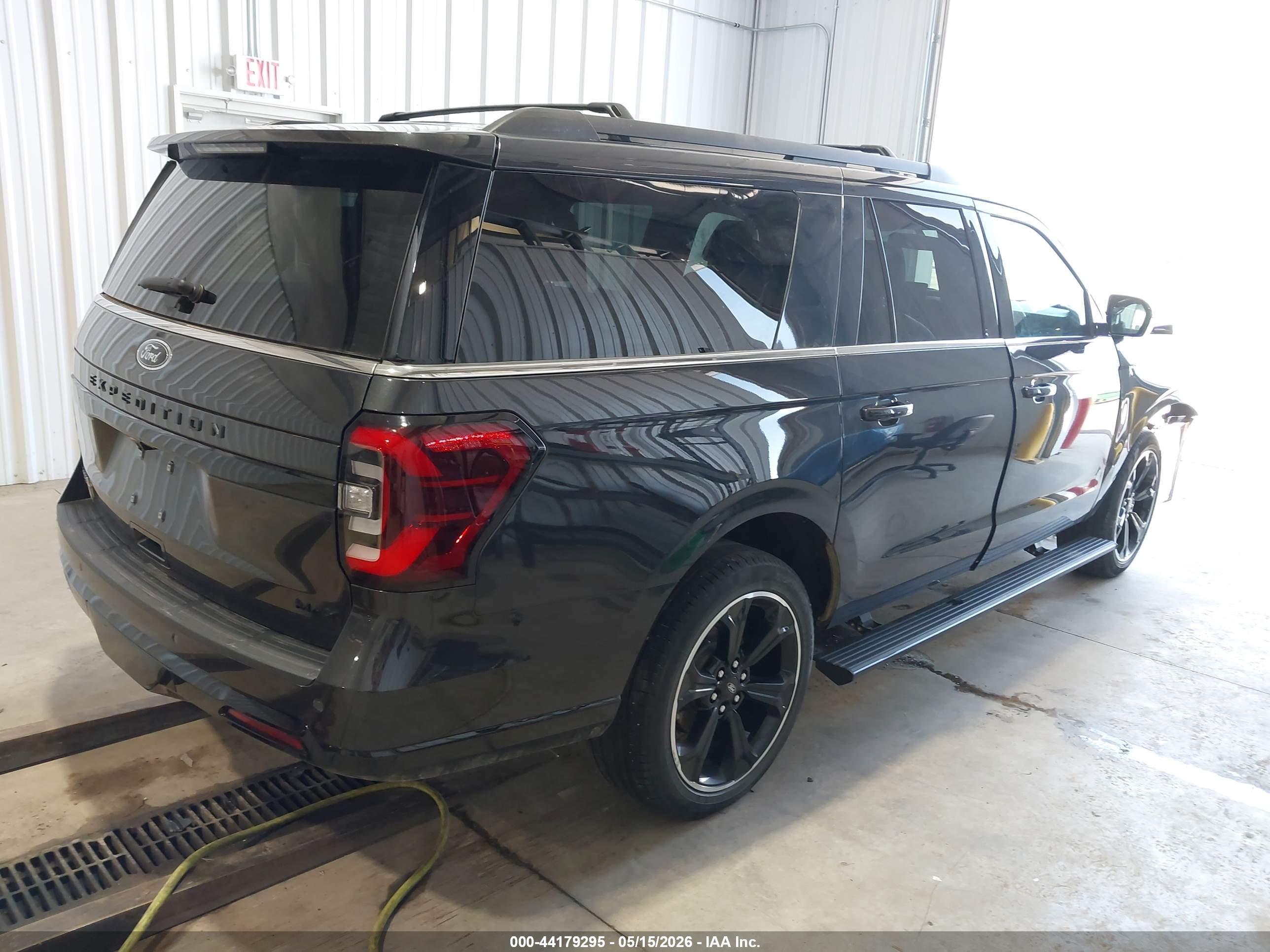 FORD EXPEDITION image 4