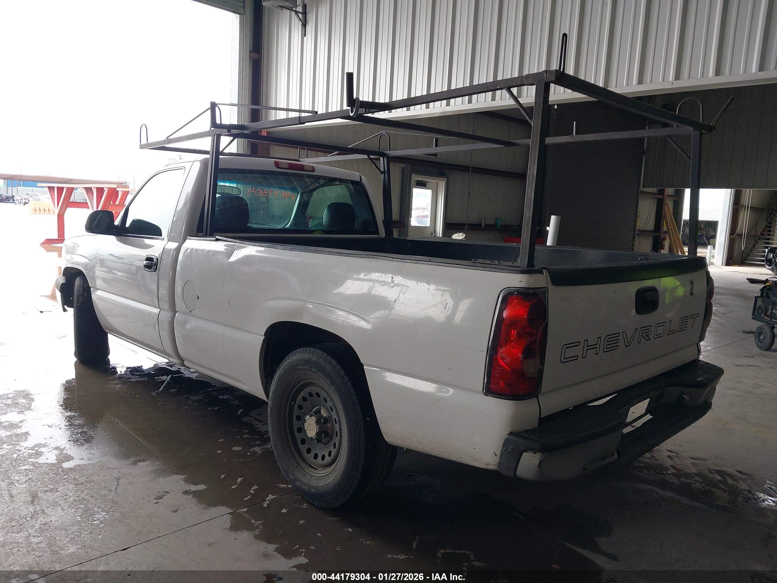 CHEVROLET SILVERADO image 3