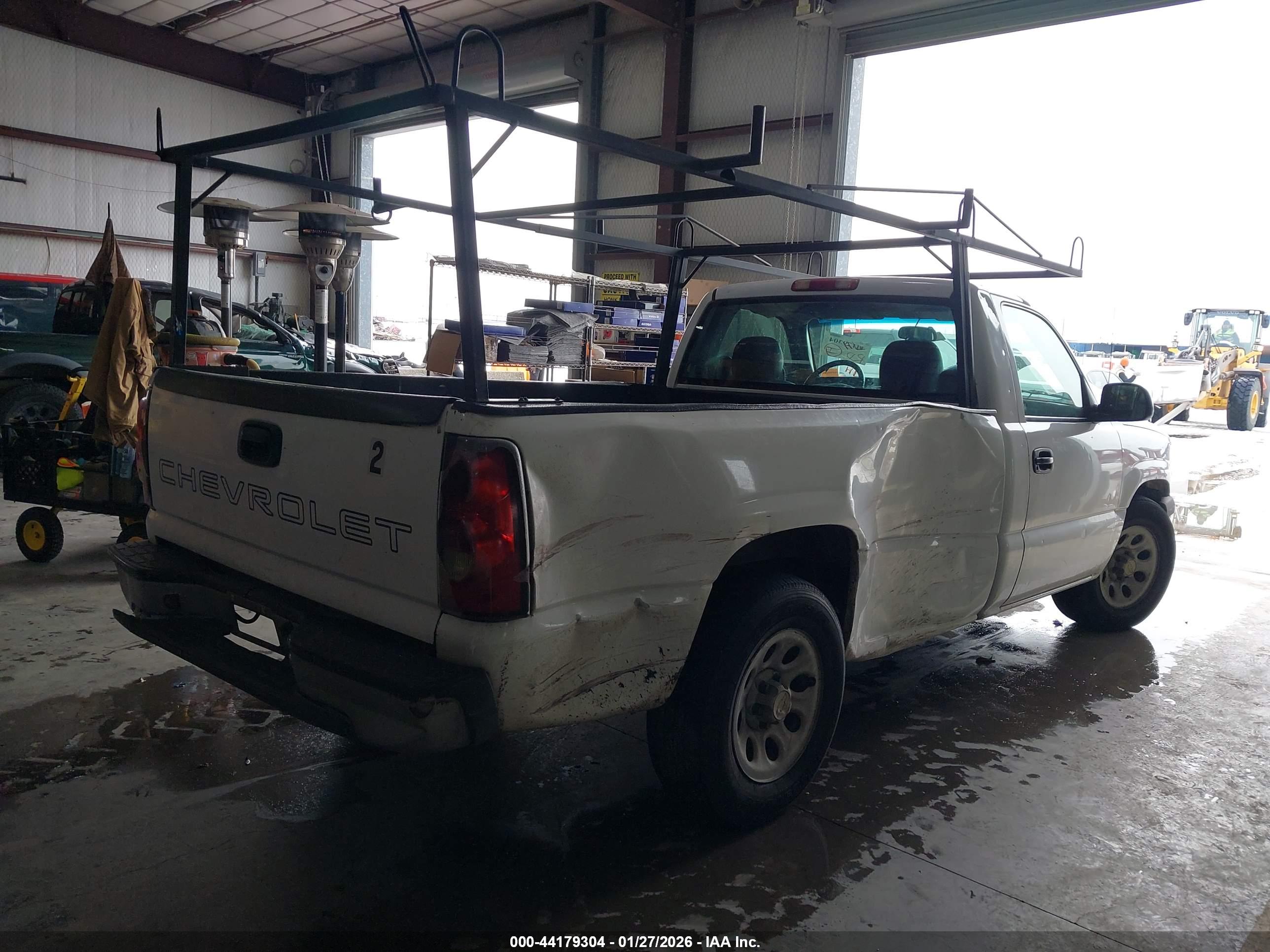 CHEVROLET SILVERADO image 4