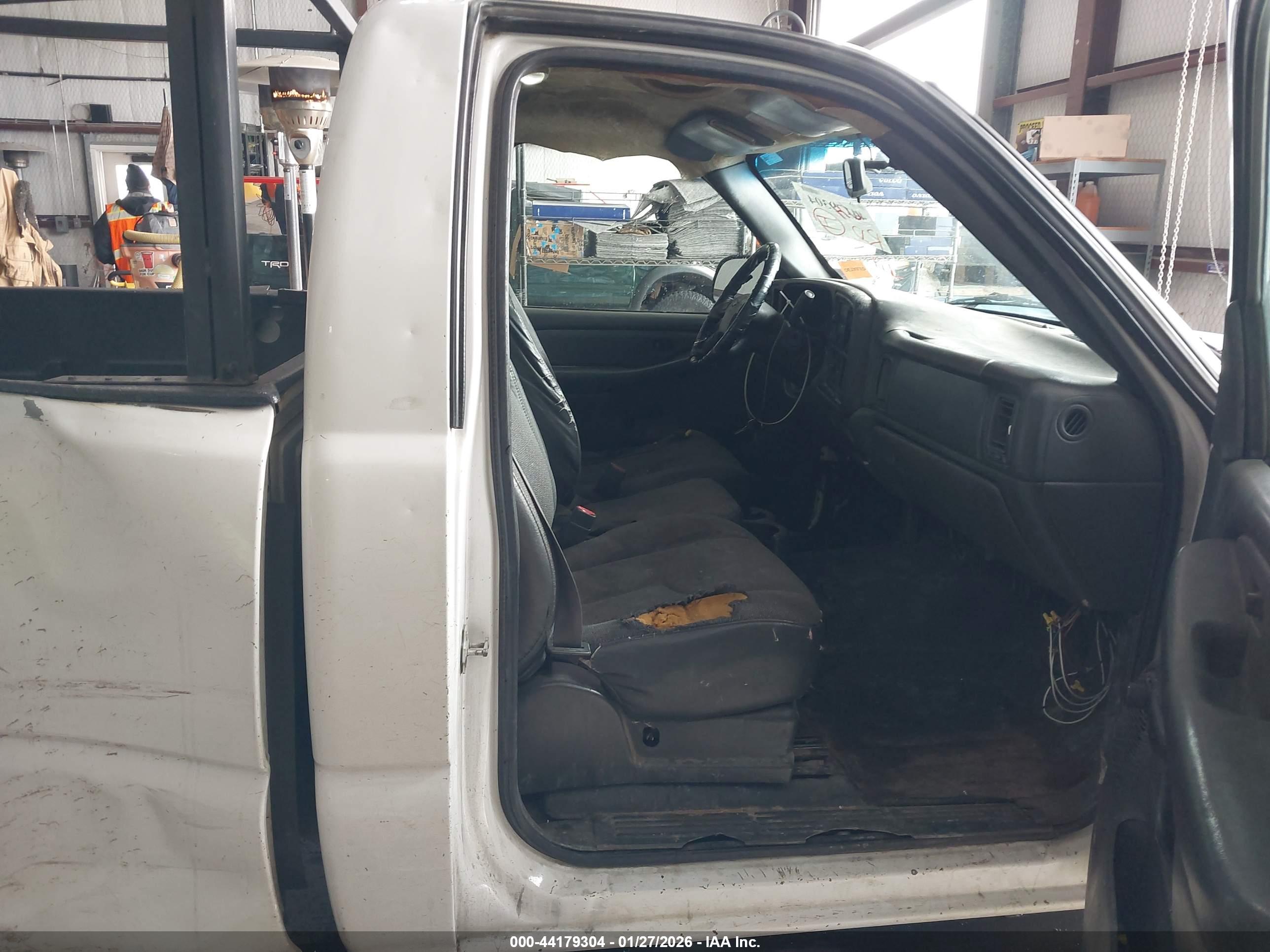 CHEVROLET SILVERADO image 5