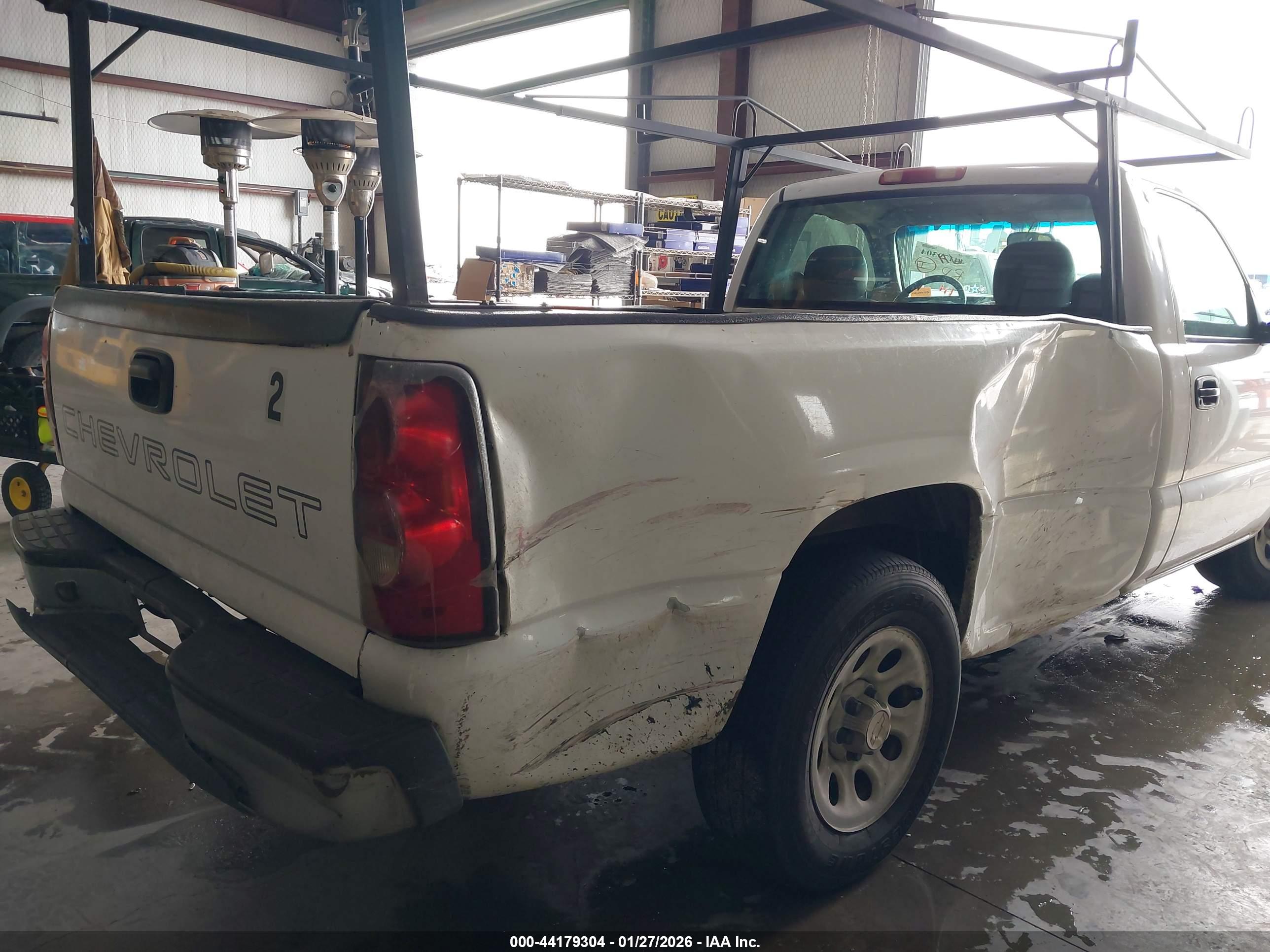 CHEVROLET SILVERADO image 6