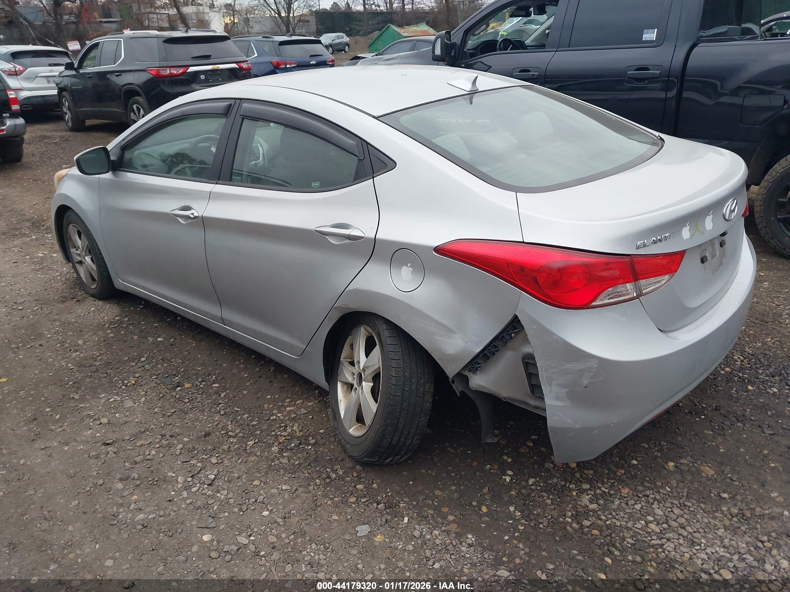 HYUNDAI ELANTRA image 3