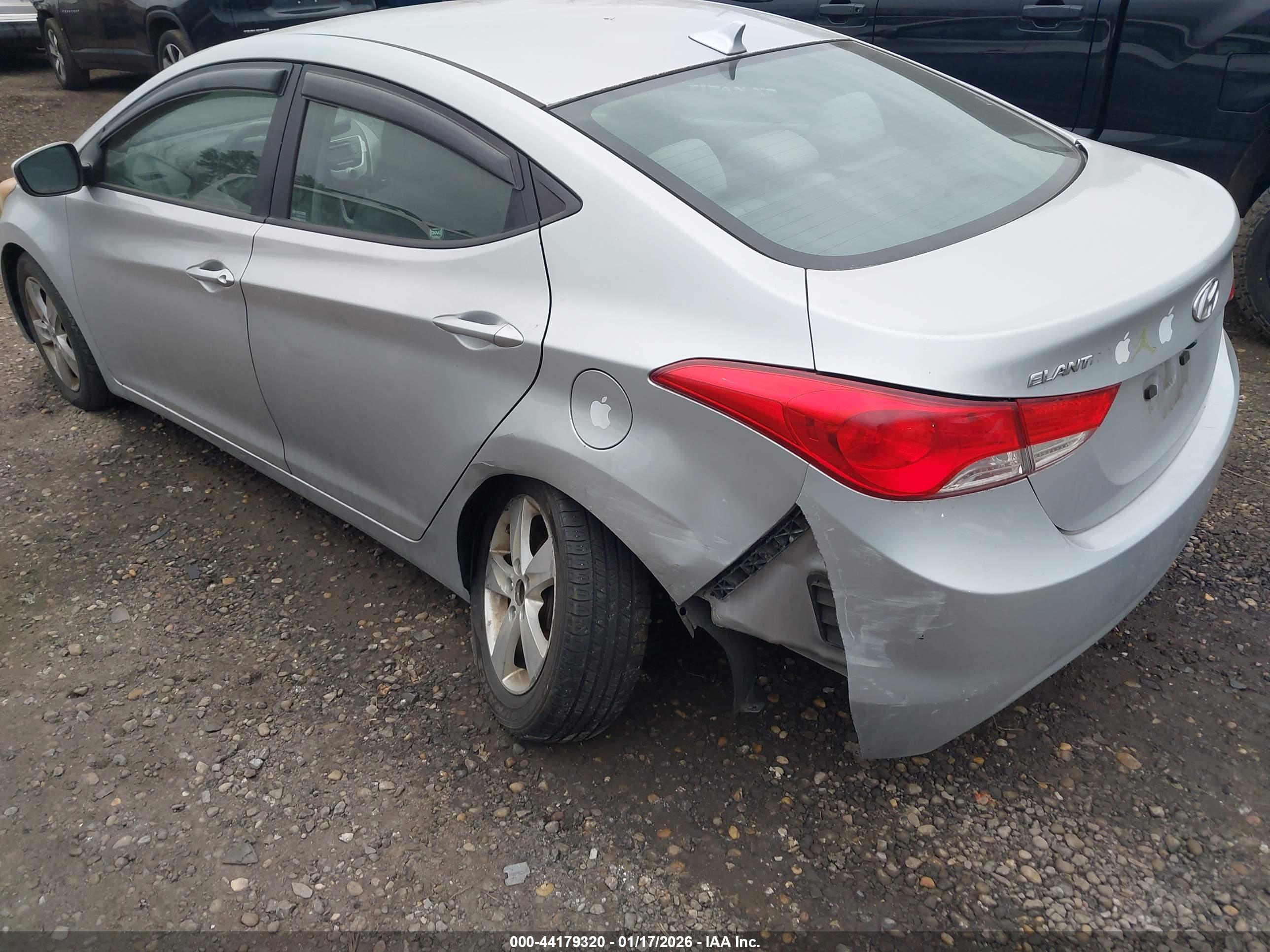 HYUNDAI ELANTRA image 6