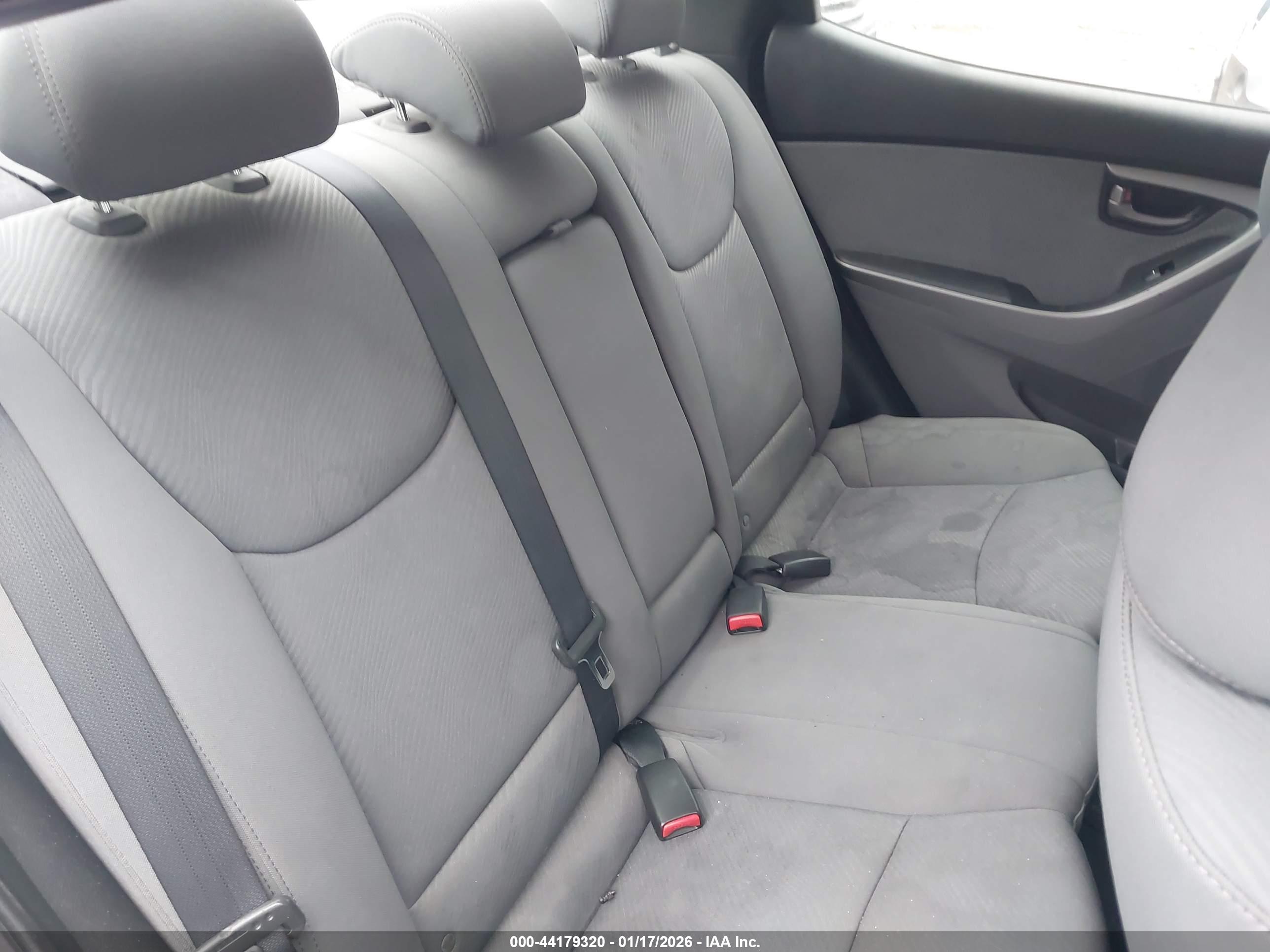 HYUNDAI ELANTRA image 8