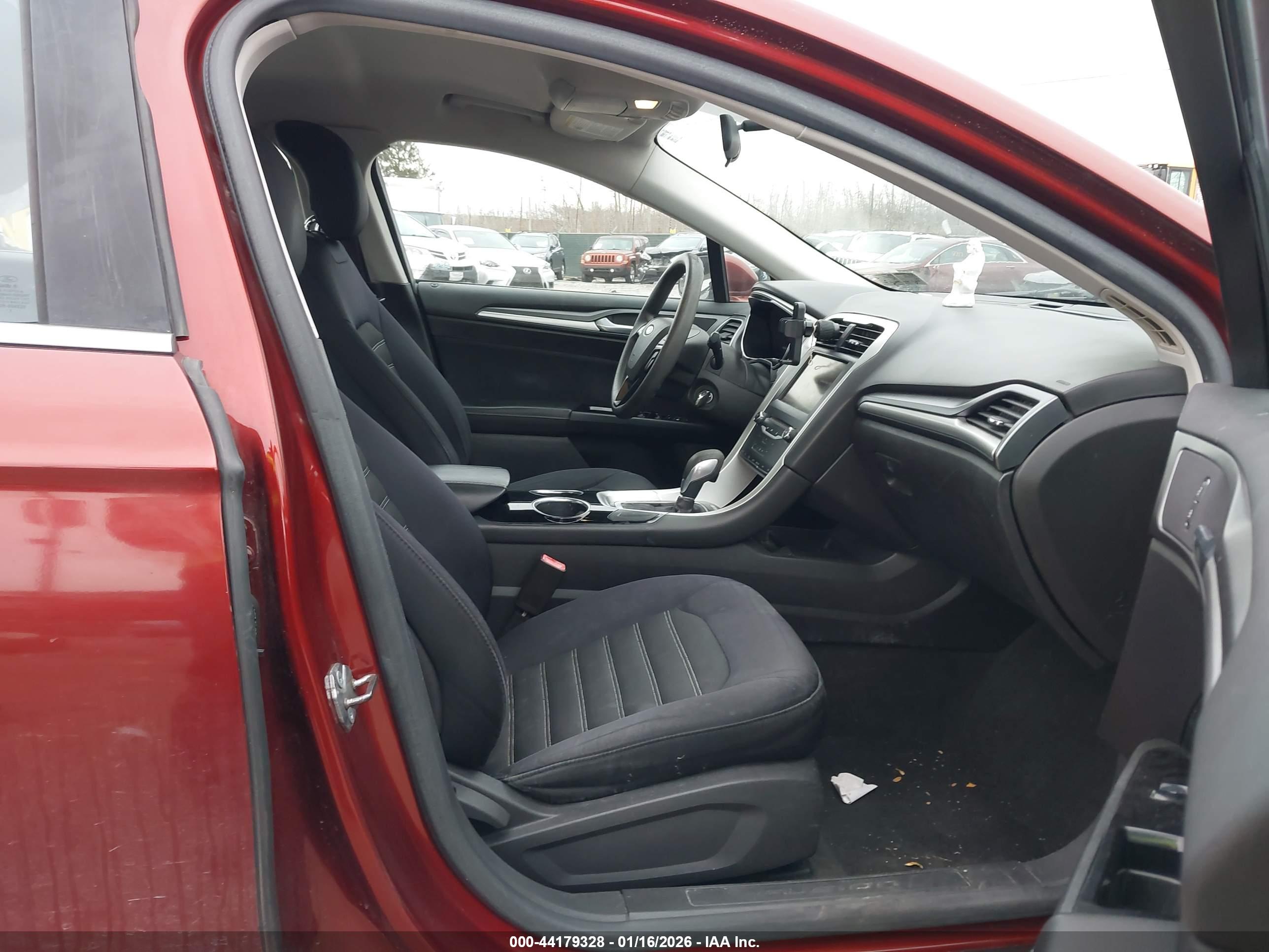 FORD FUSION image 5