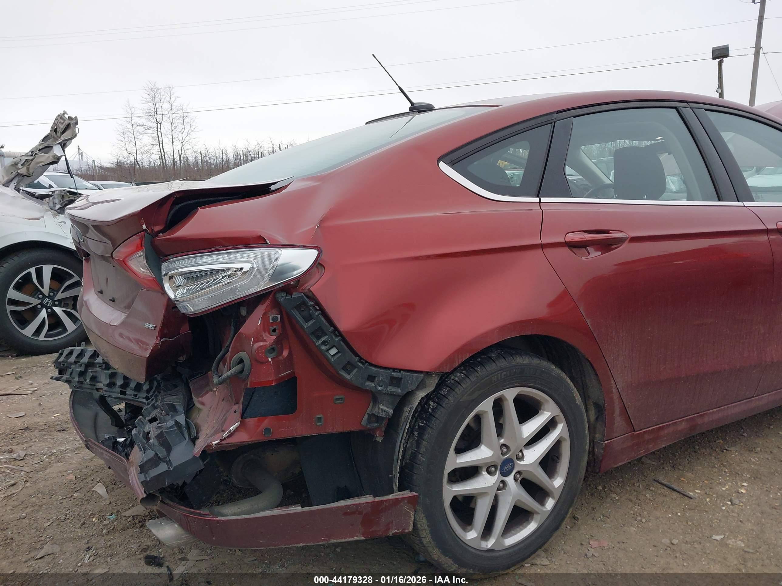 FORD FUSION image 6