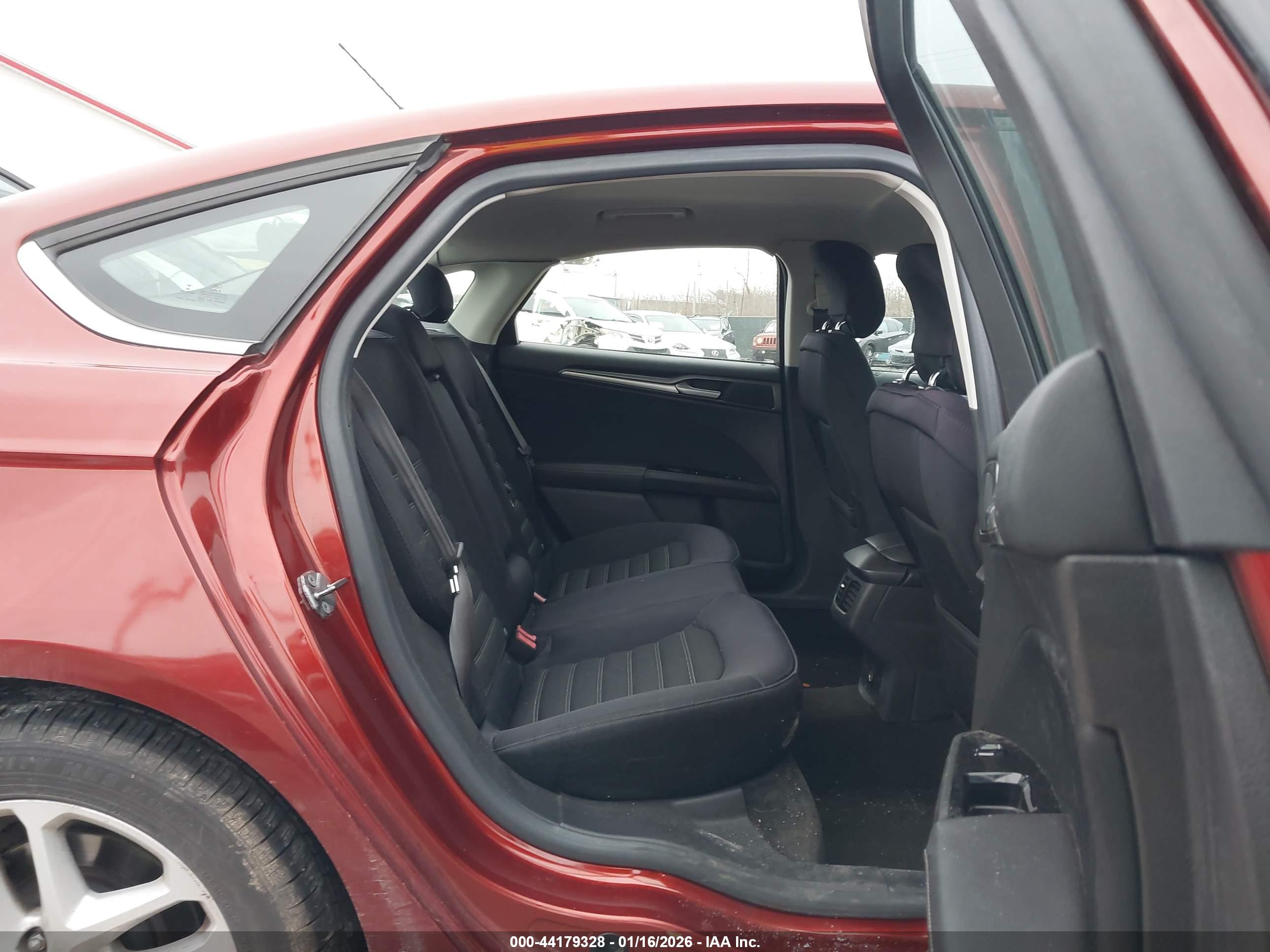 FORD FUSION image 8