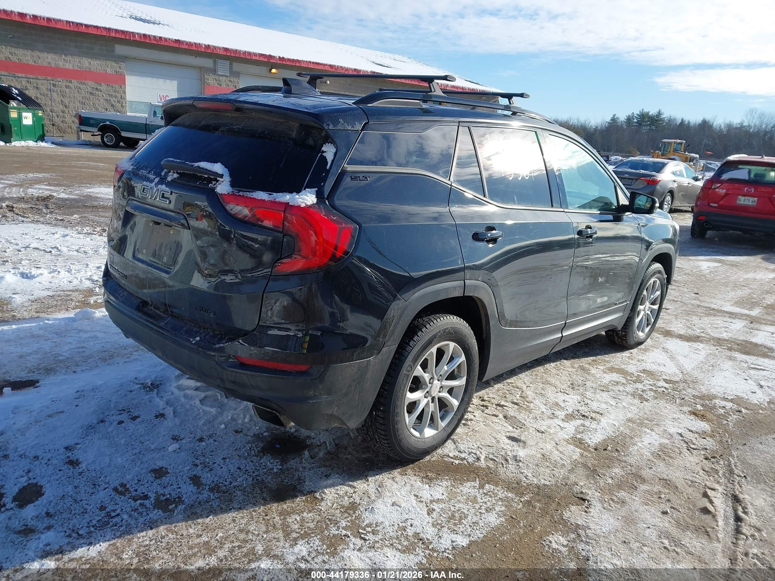 GMC TERRAIN image 4