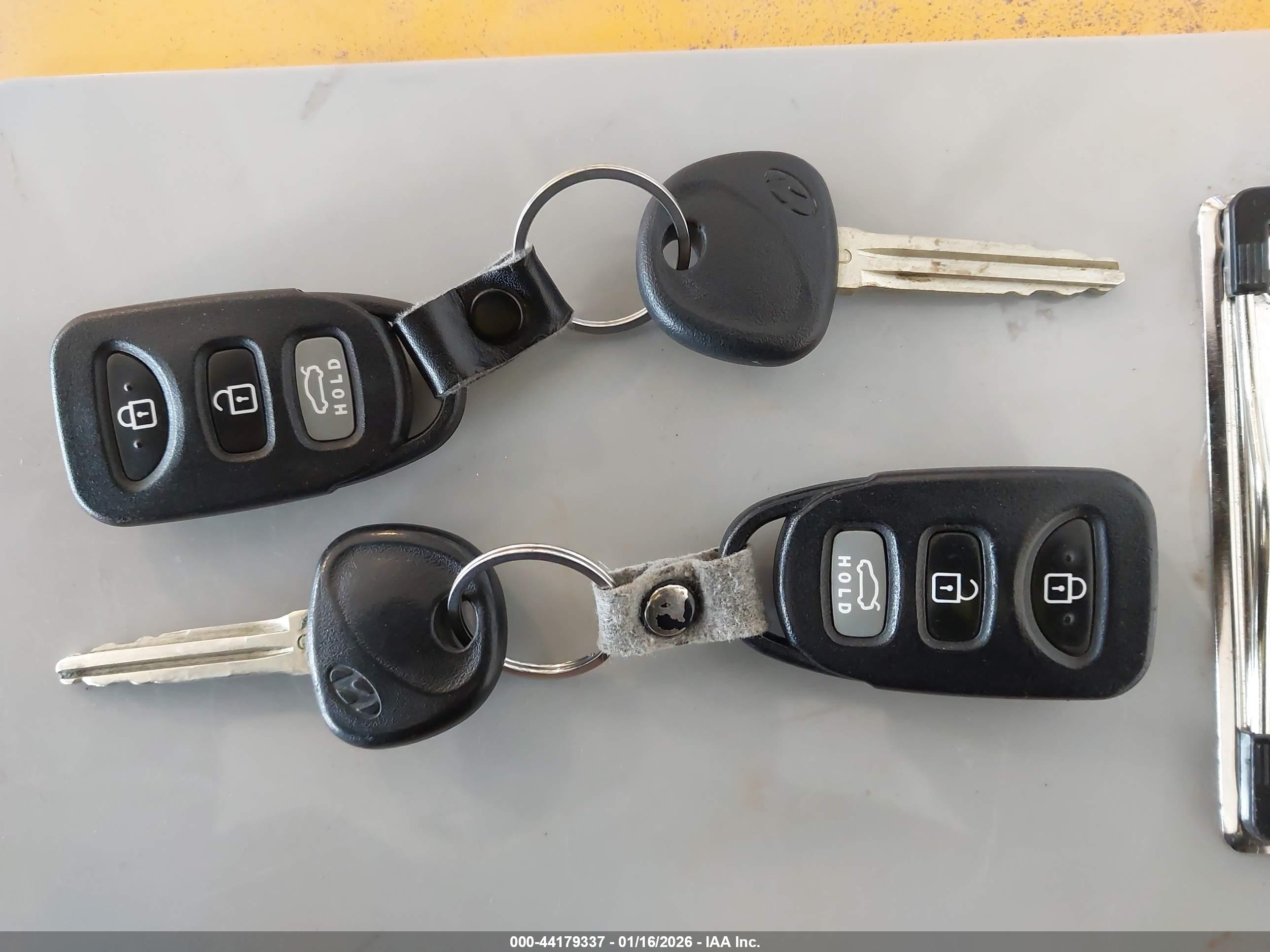 HYUNDAI ELANTRA image 11