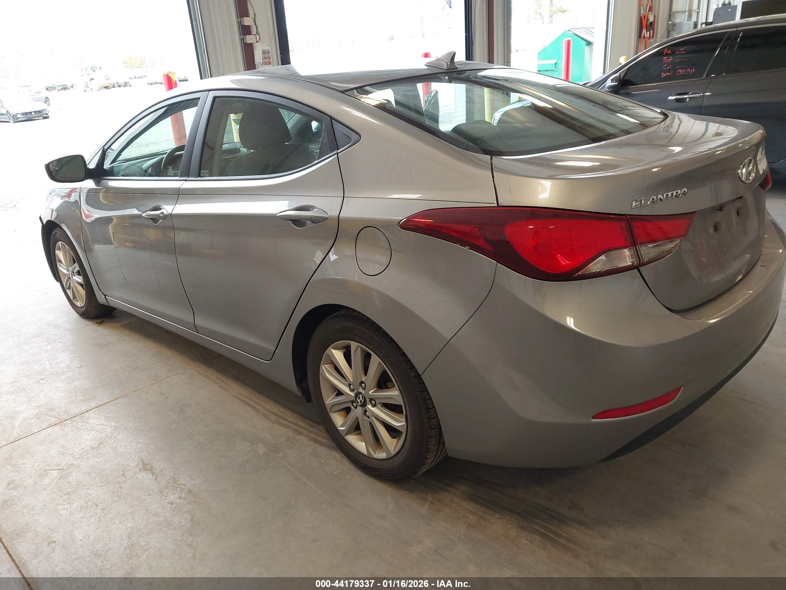 HYUNDAI ELANTRA image 3