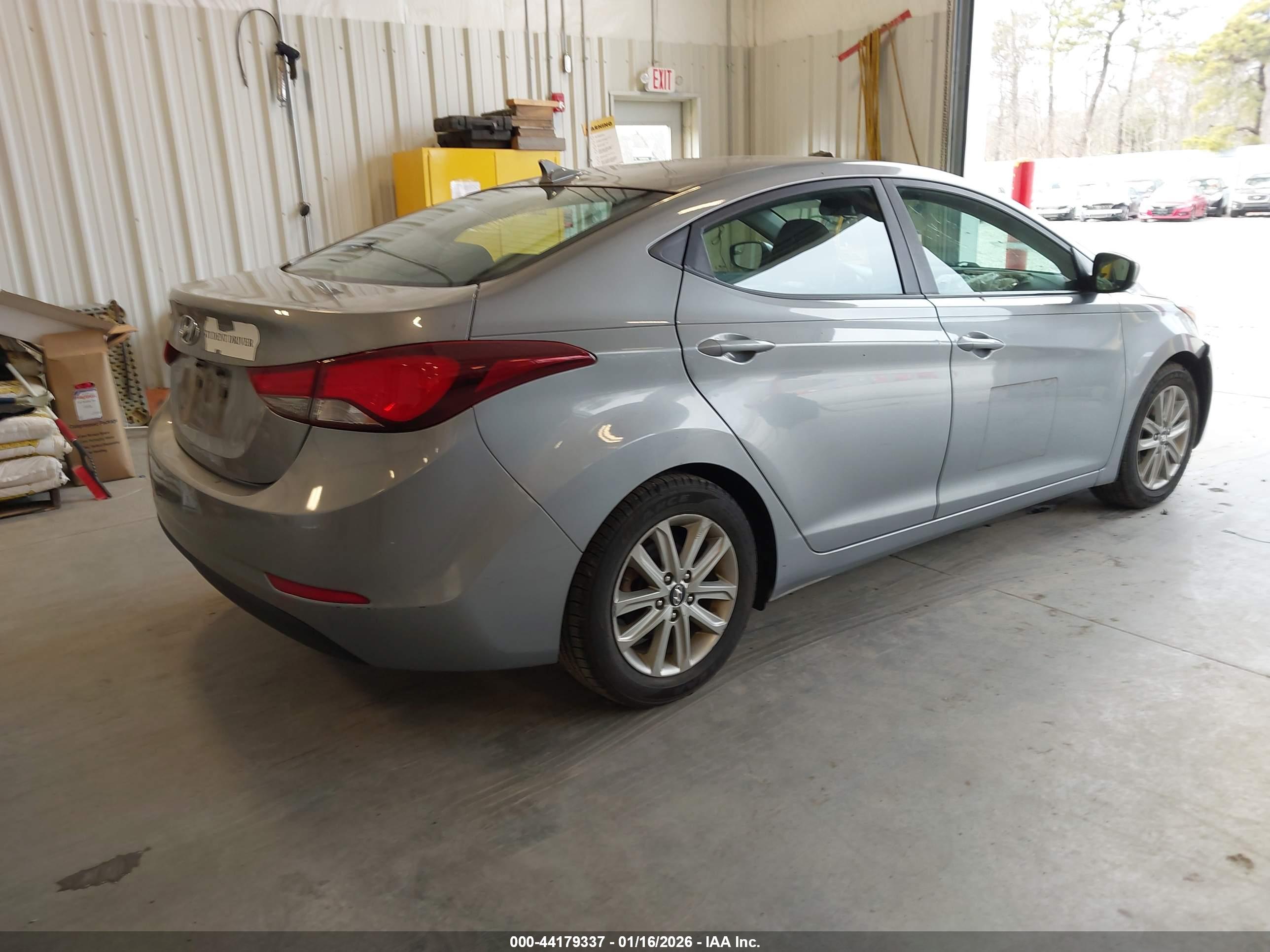 HYUNDAI ELANTRA image 4