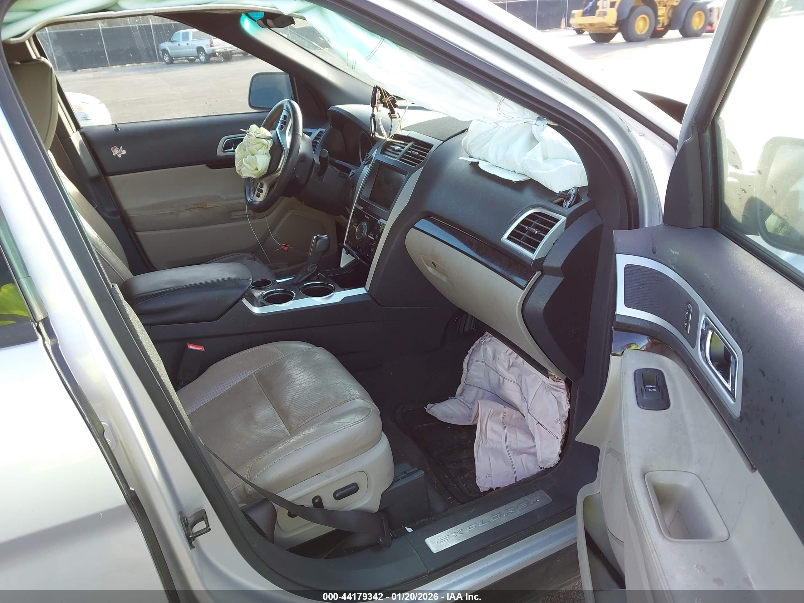 FORD EXPLORER image 5