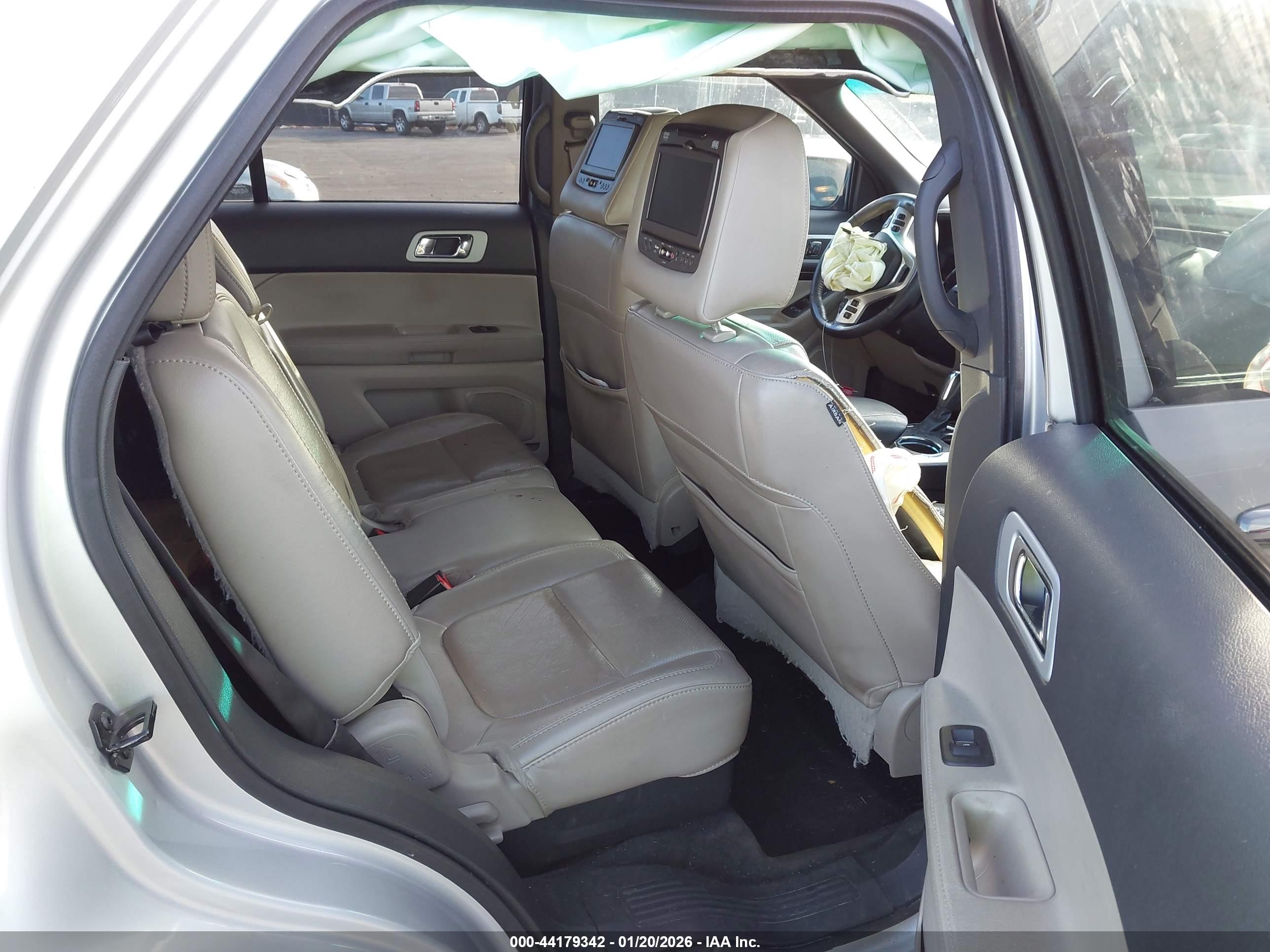 FORD EXPLORER image 8