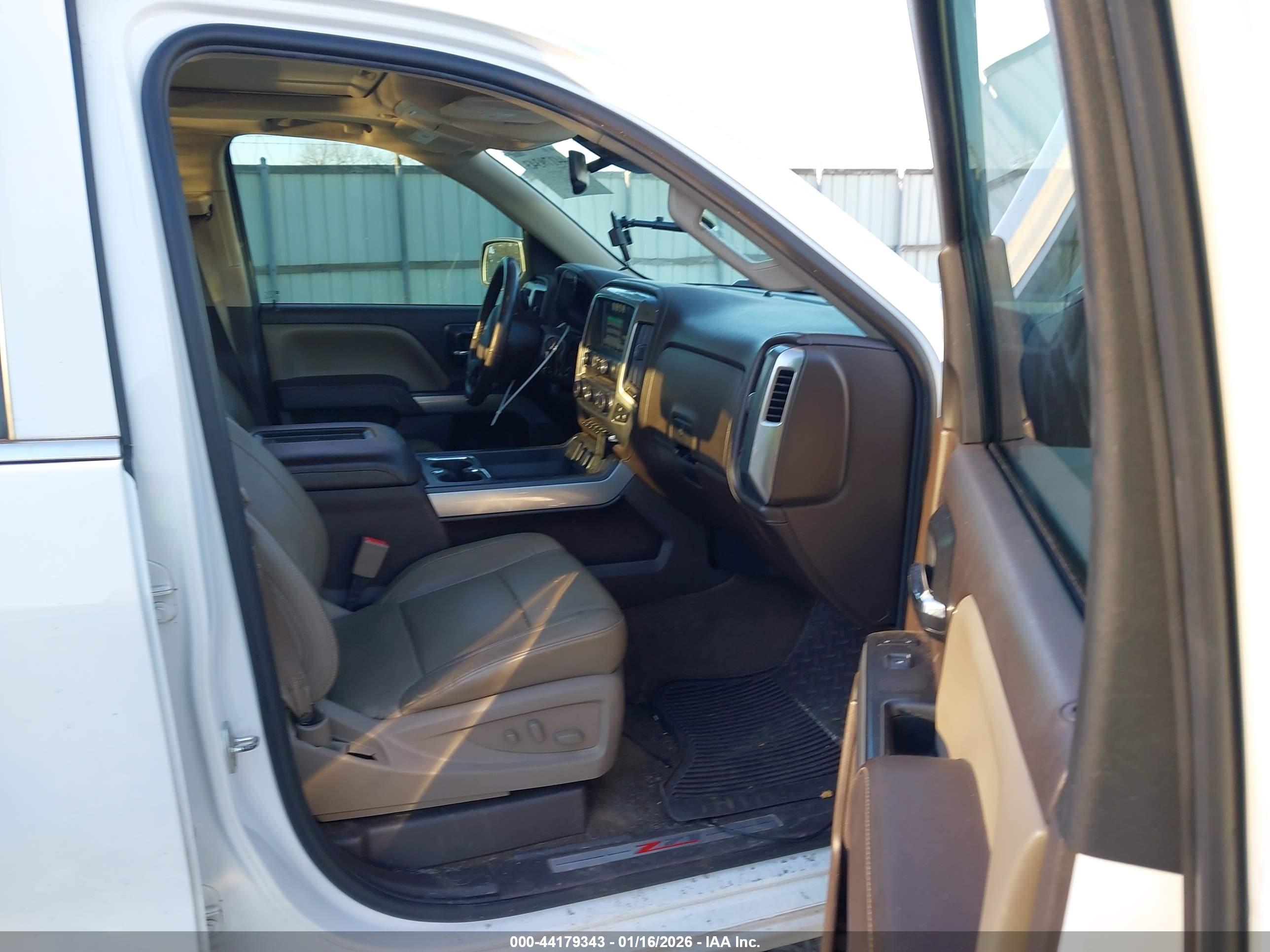 CHEVROLET SILVERADO image 5