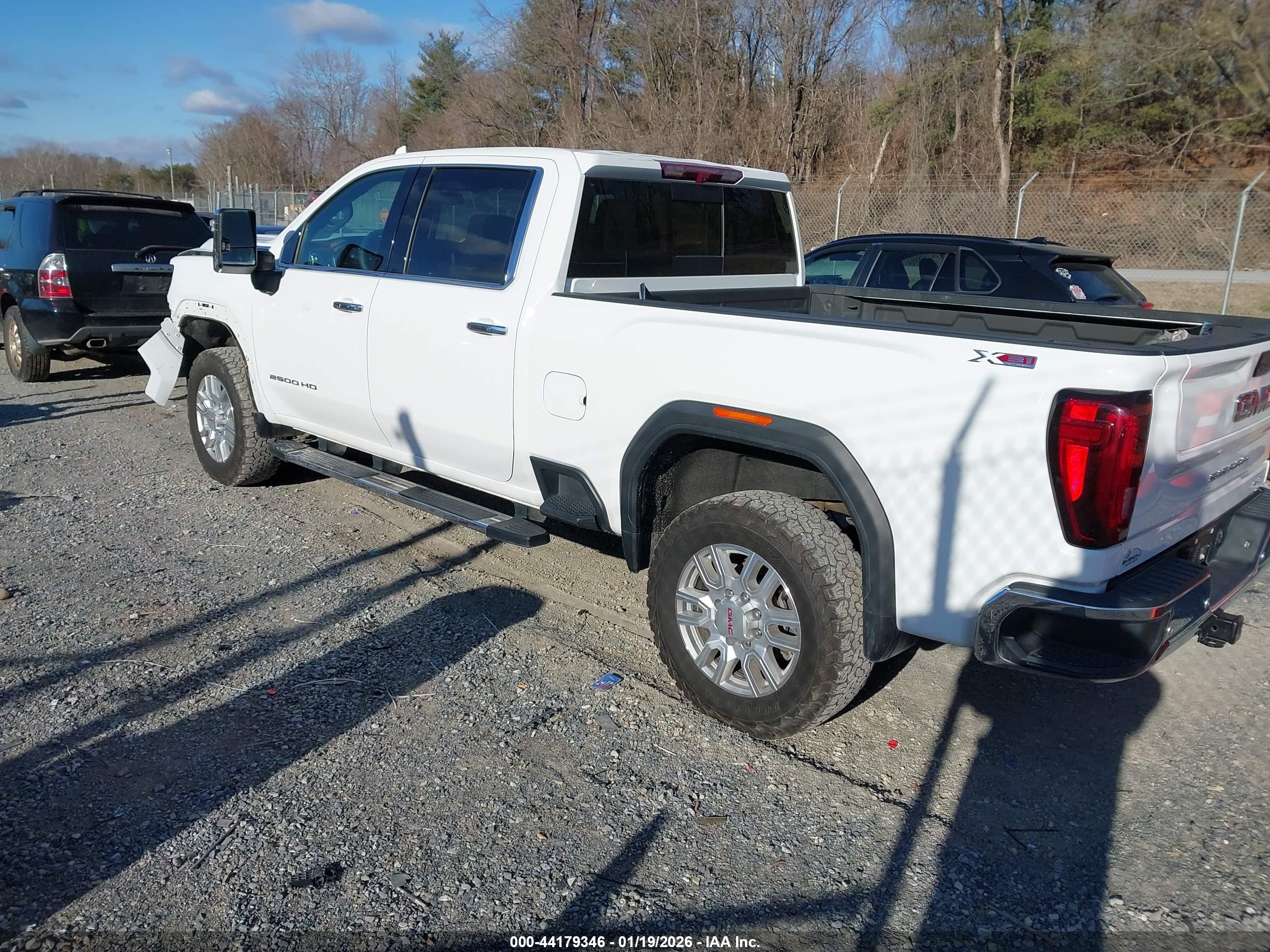 GMC SIERRA image 3
