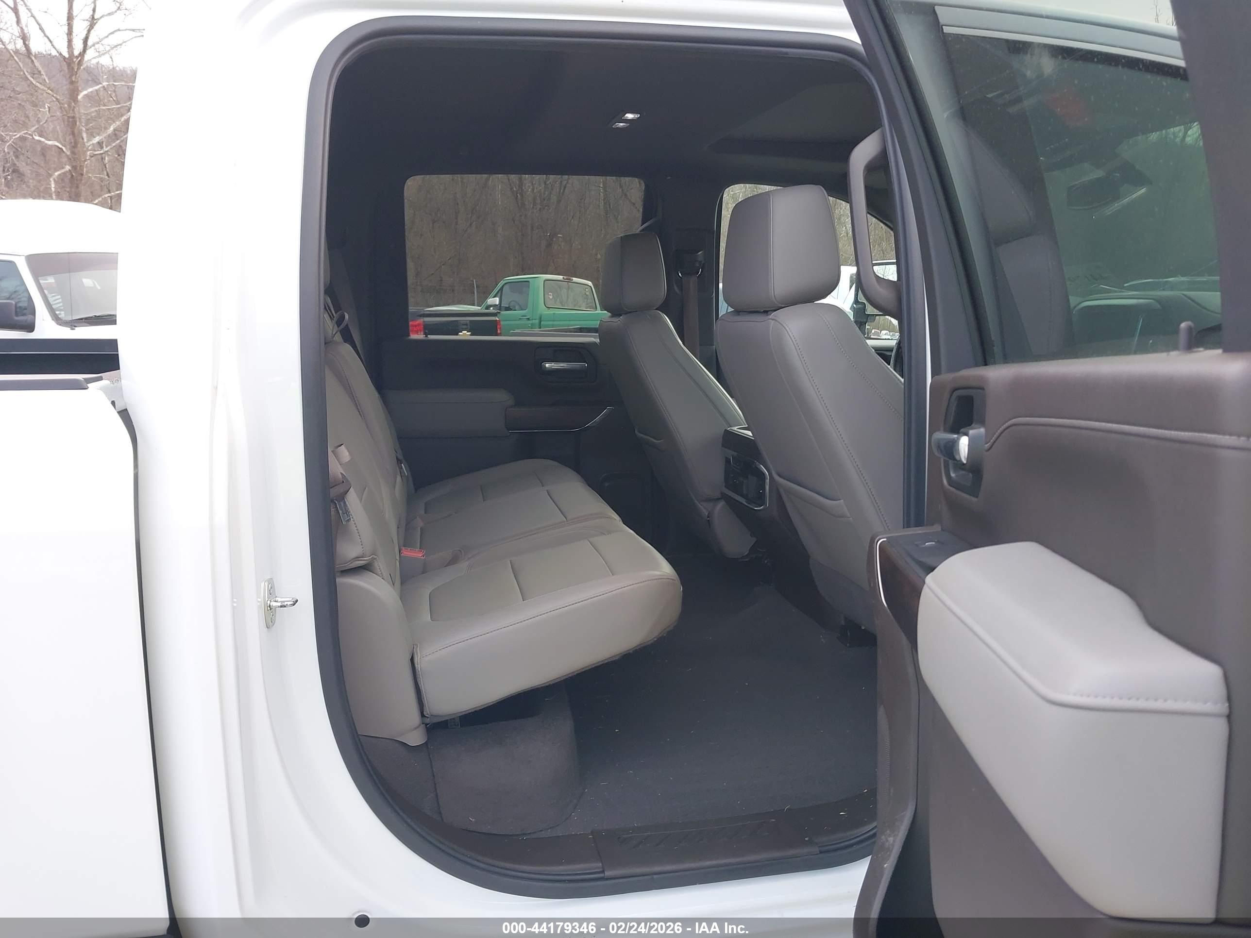 GMC SIERRA image 7