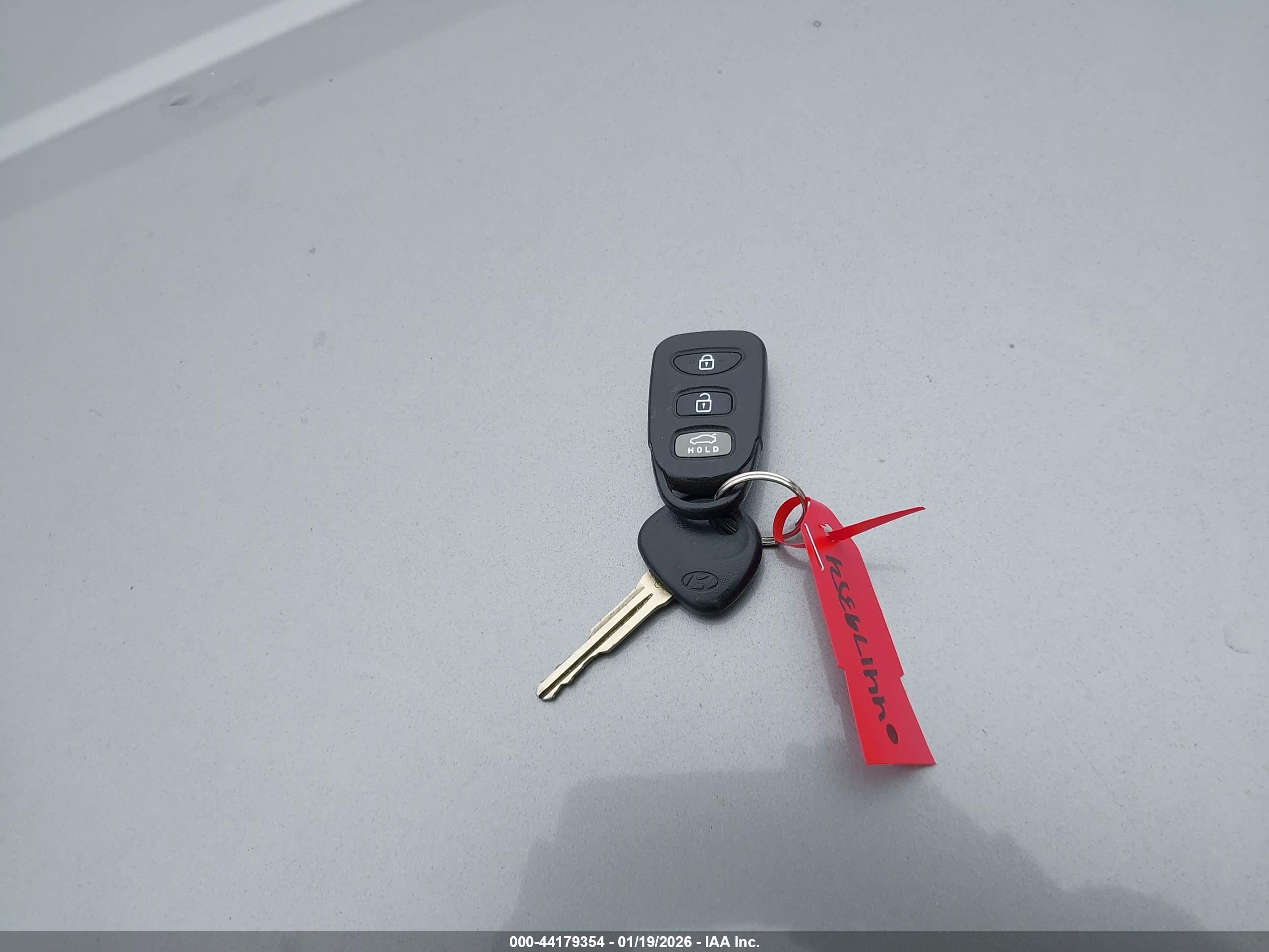 HYUNDAI ELANTRA image 11