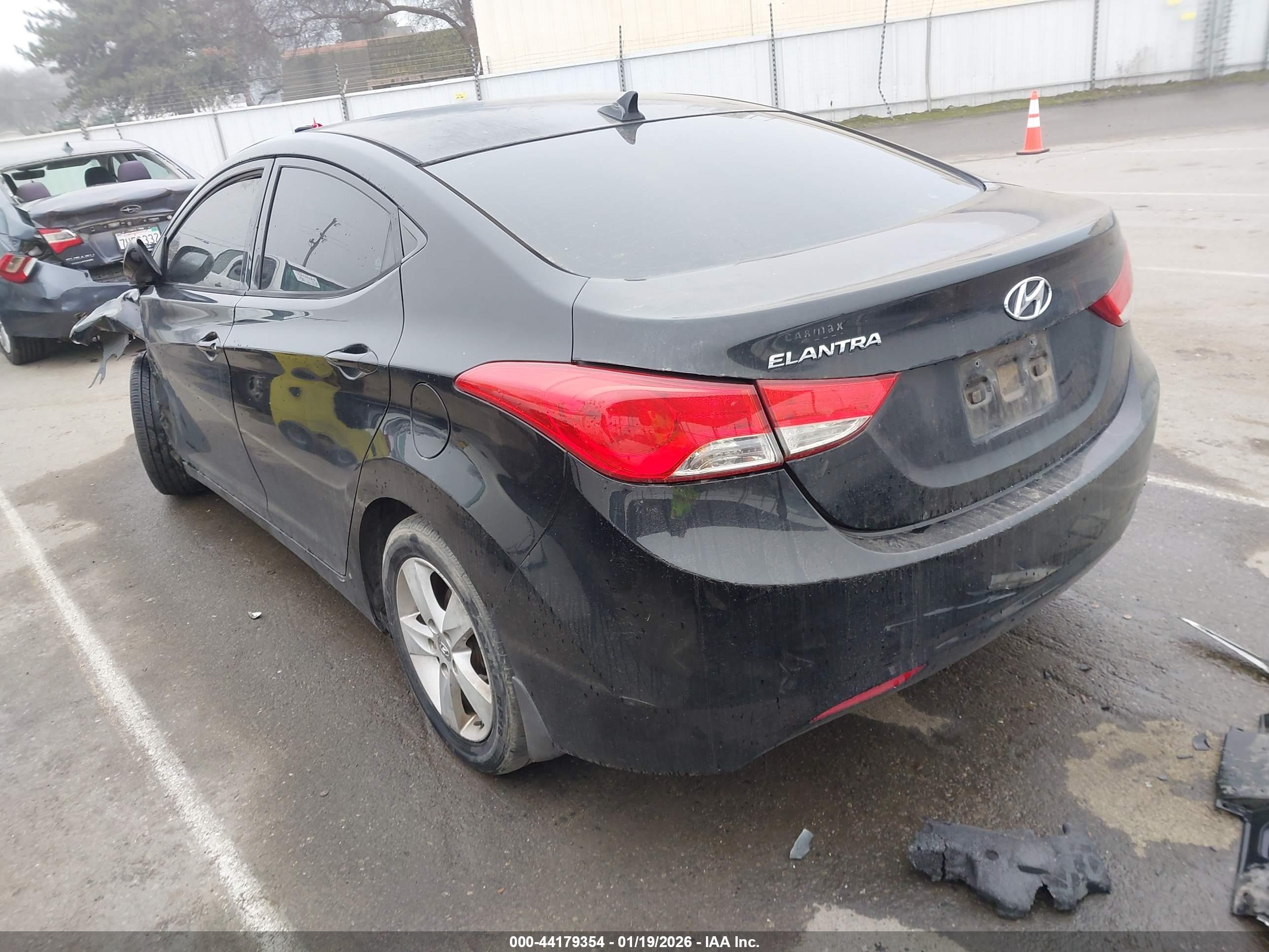 HYUNDAI ELANTRA image 3