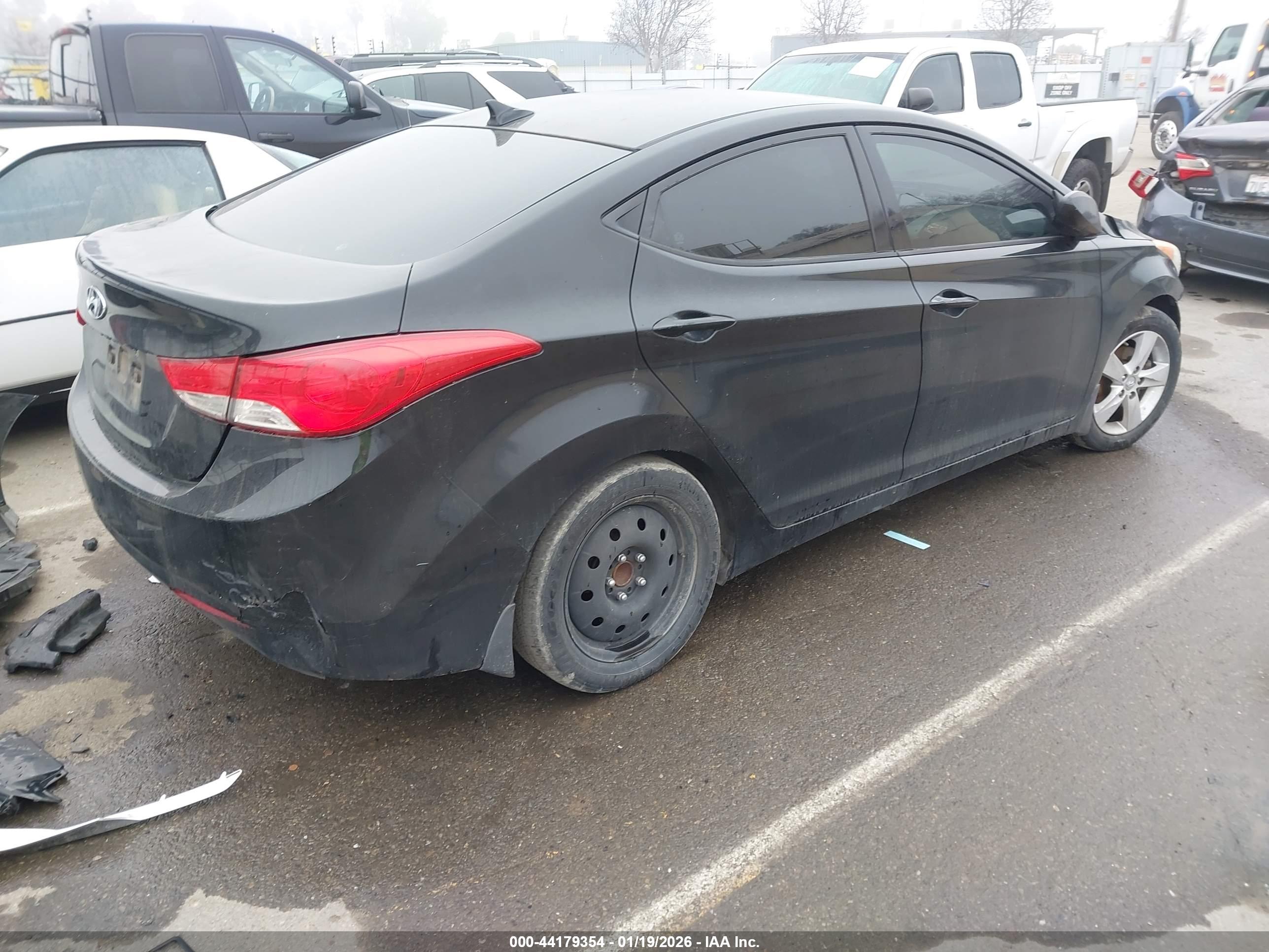 HYUNDAI ELANTRA image 4