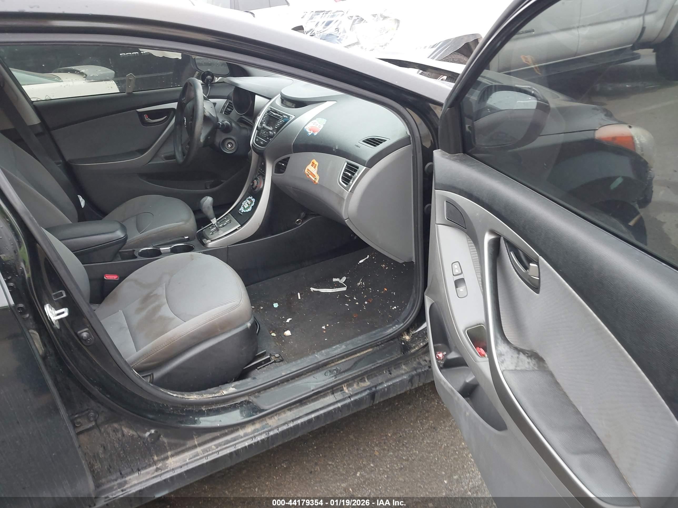 HYUNDAI ELANTRA image 5
