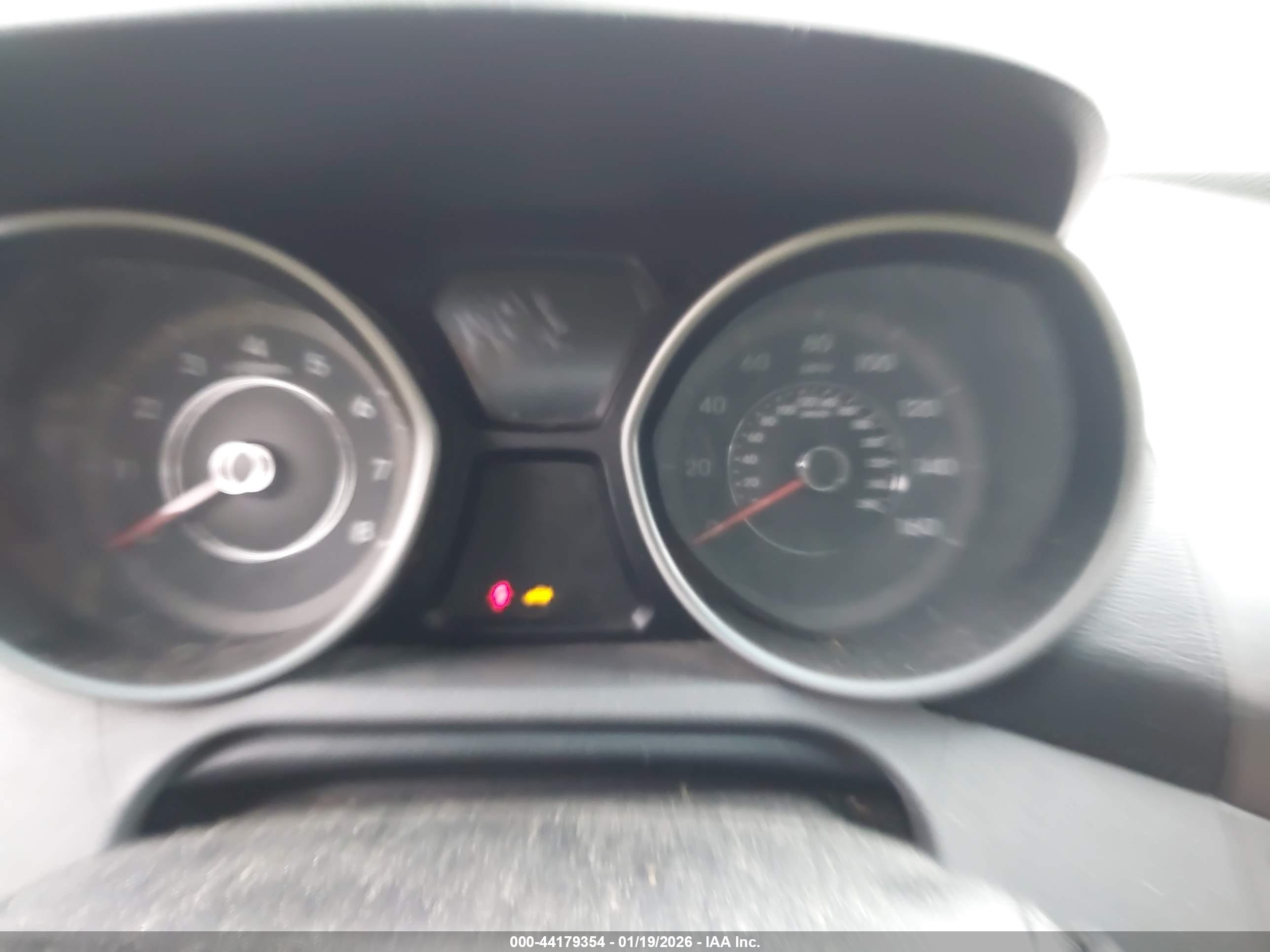 HYUNDAI ELANTRA image 7