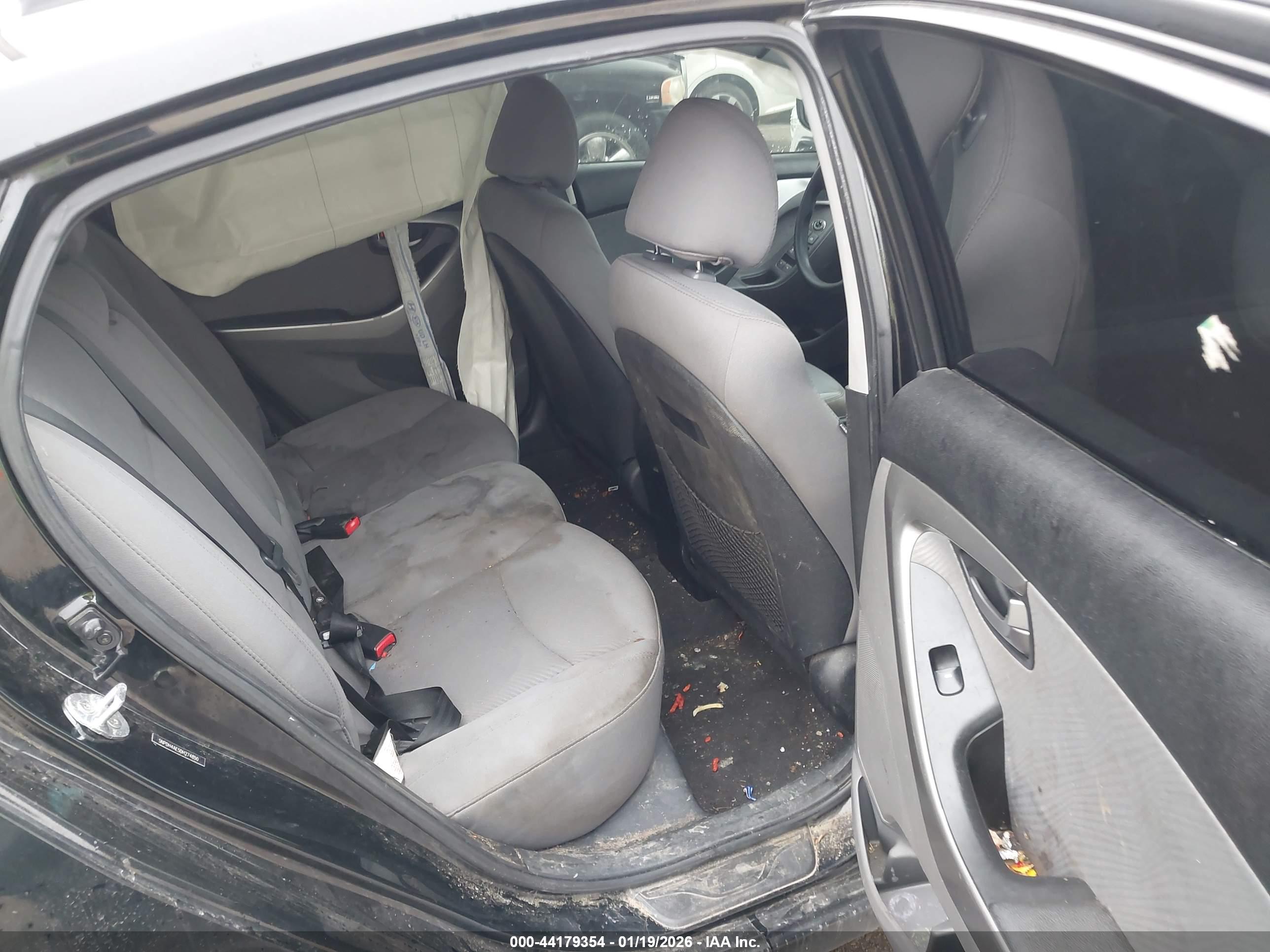 HYUNDAI ELANTRA image 8