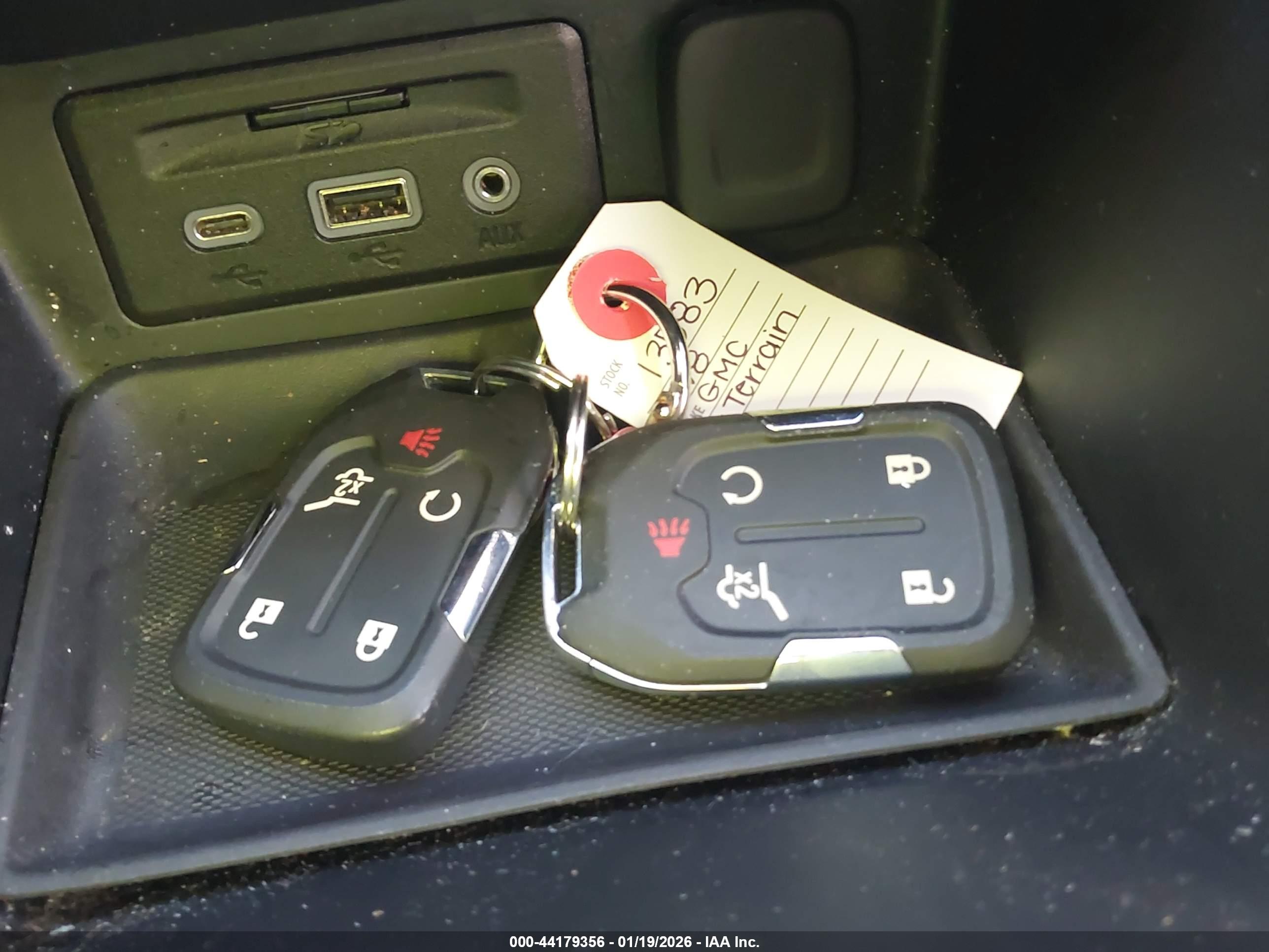 GMC TERRAIN image 11