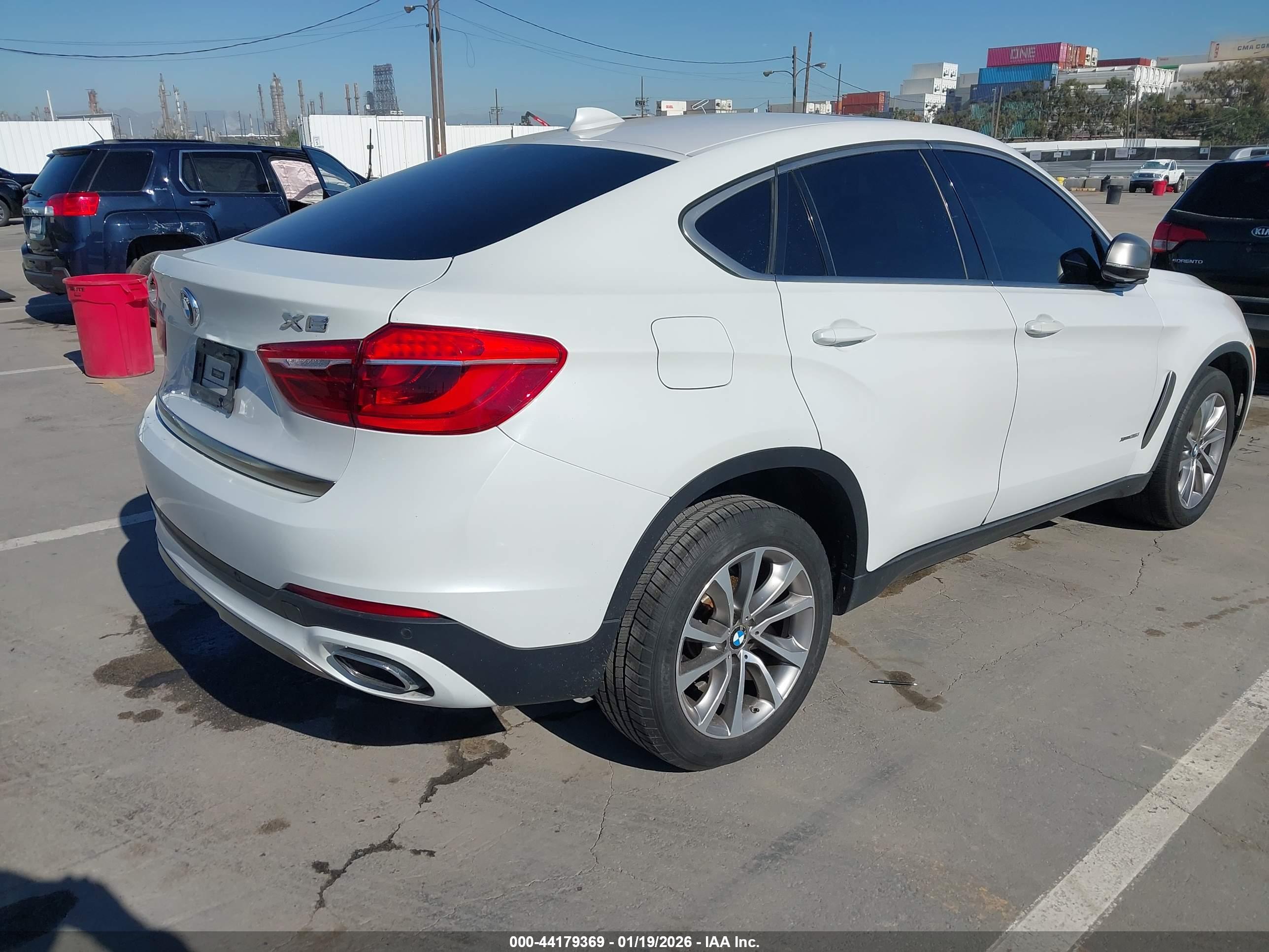 BMW X6 image 4