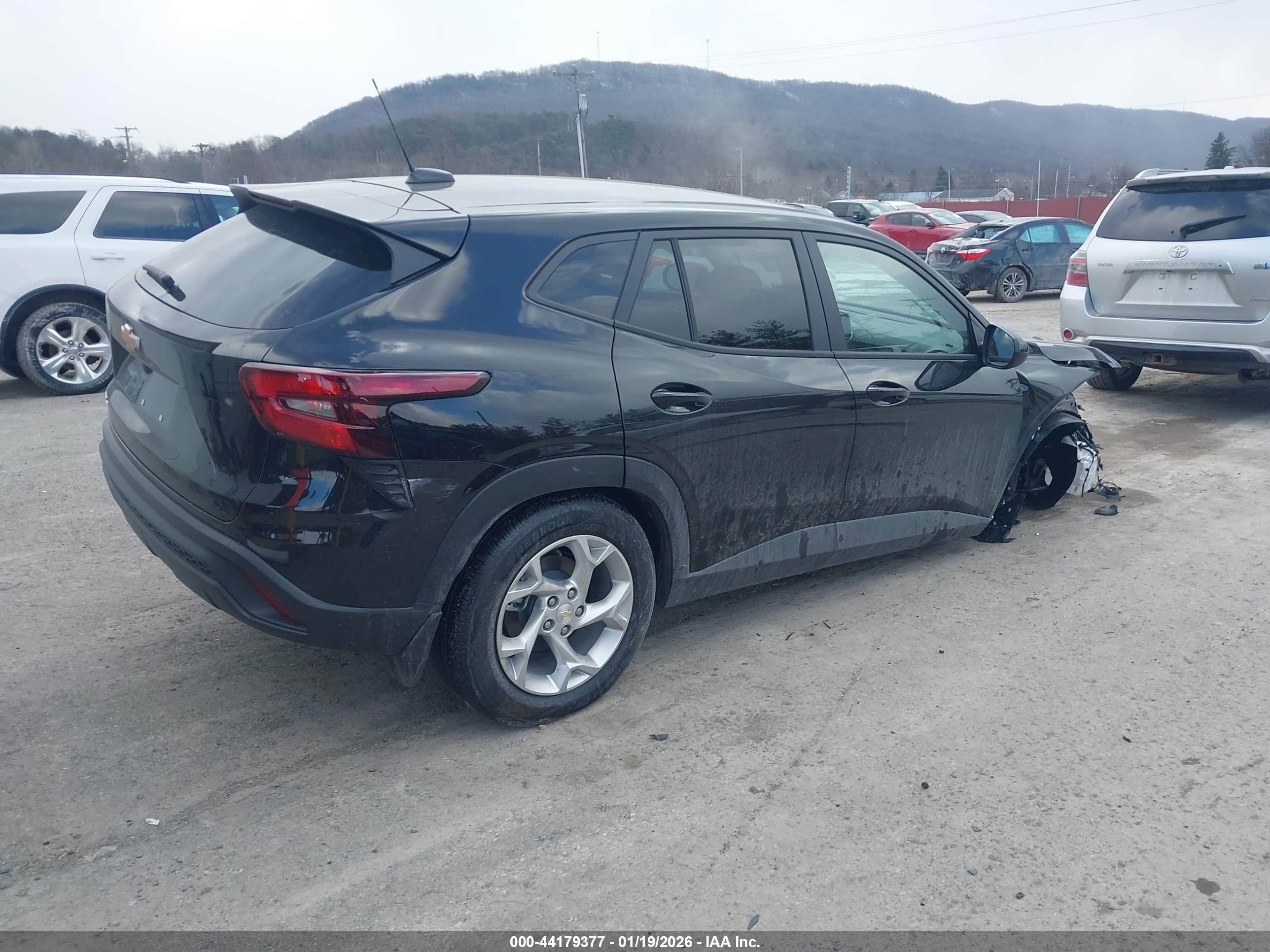 CHEVROLET TRAX image 4