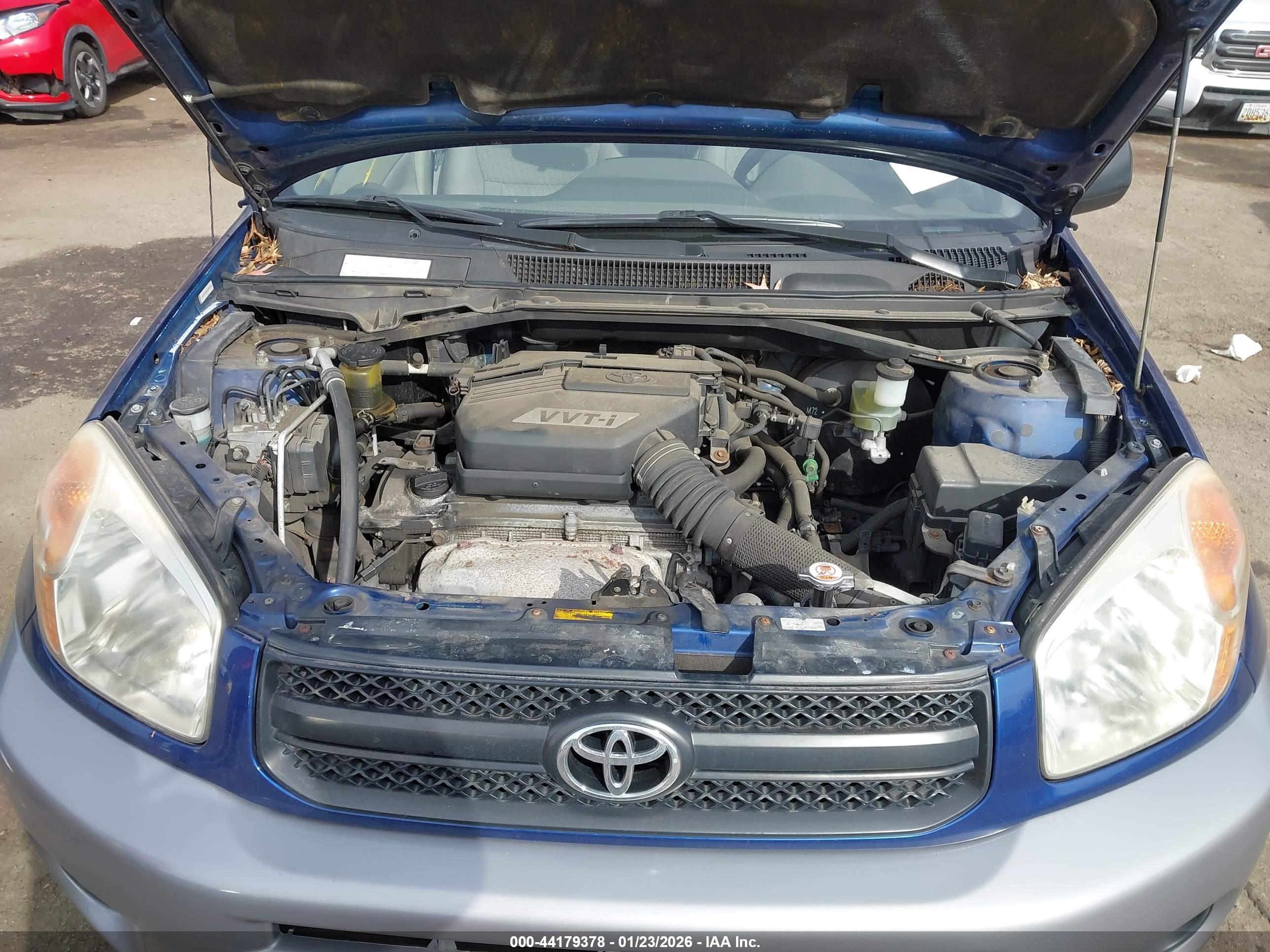 TOYOTA RAV4 image 10