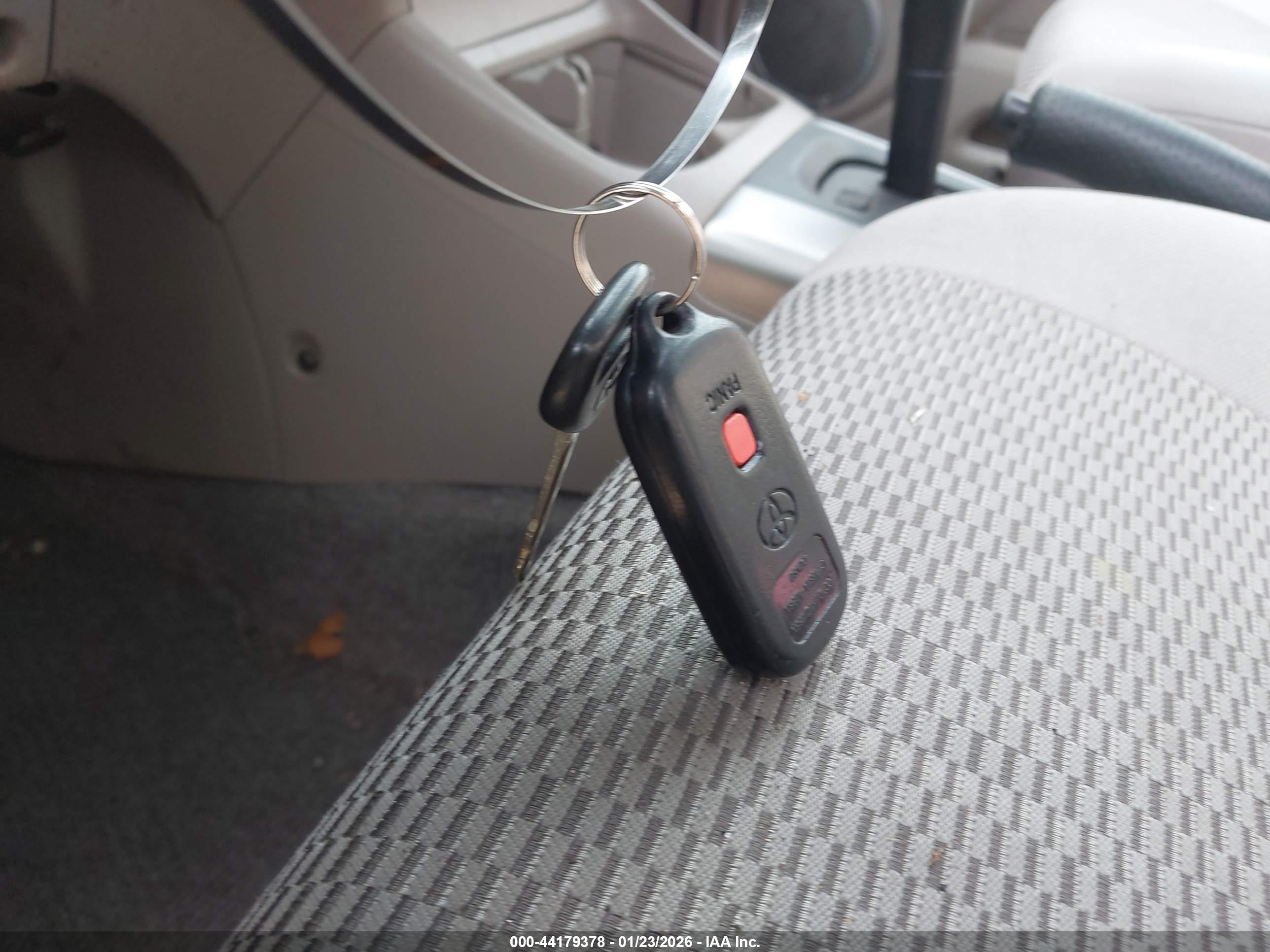TOYOTA RAV4 image 11