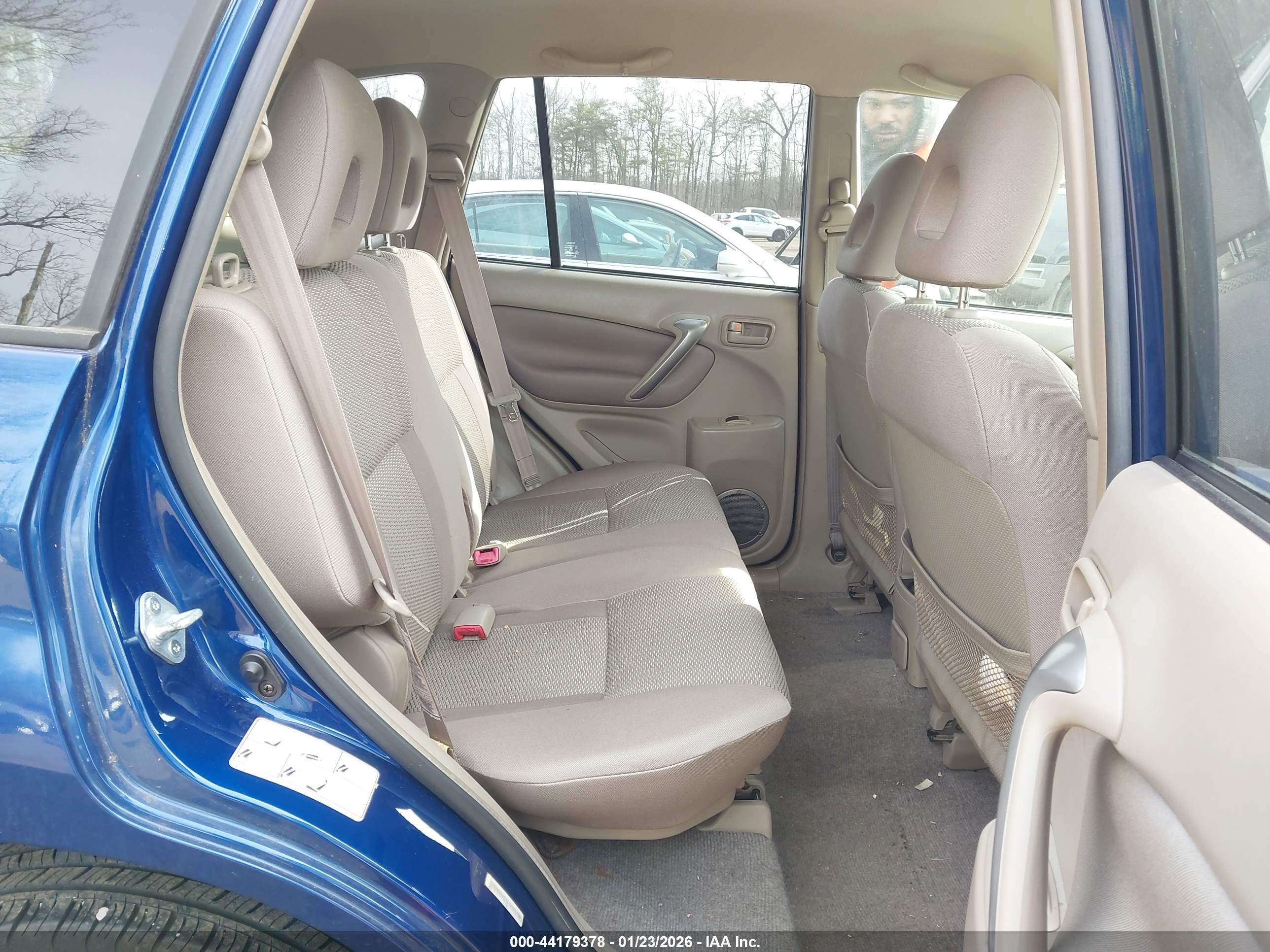 TOYOTA RAV4 image 8