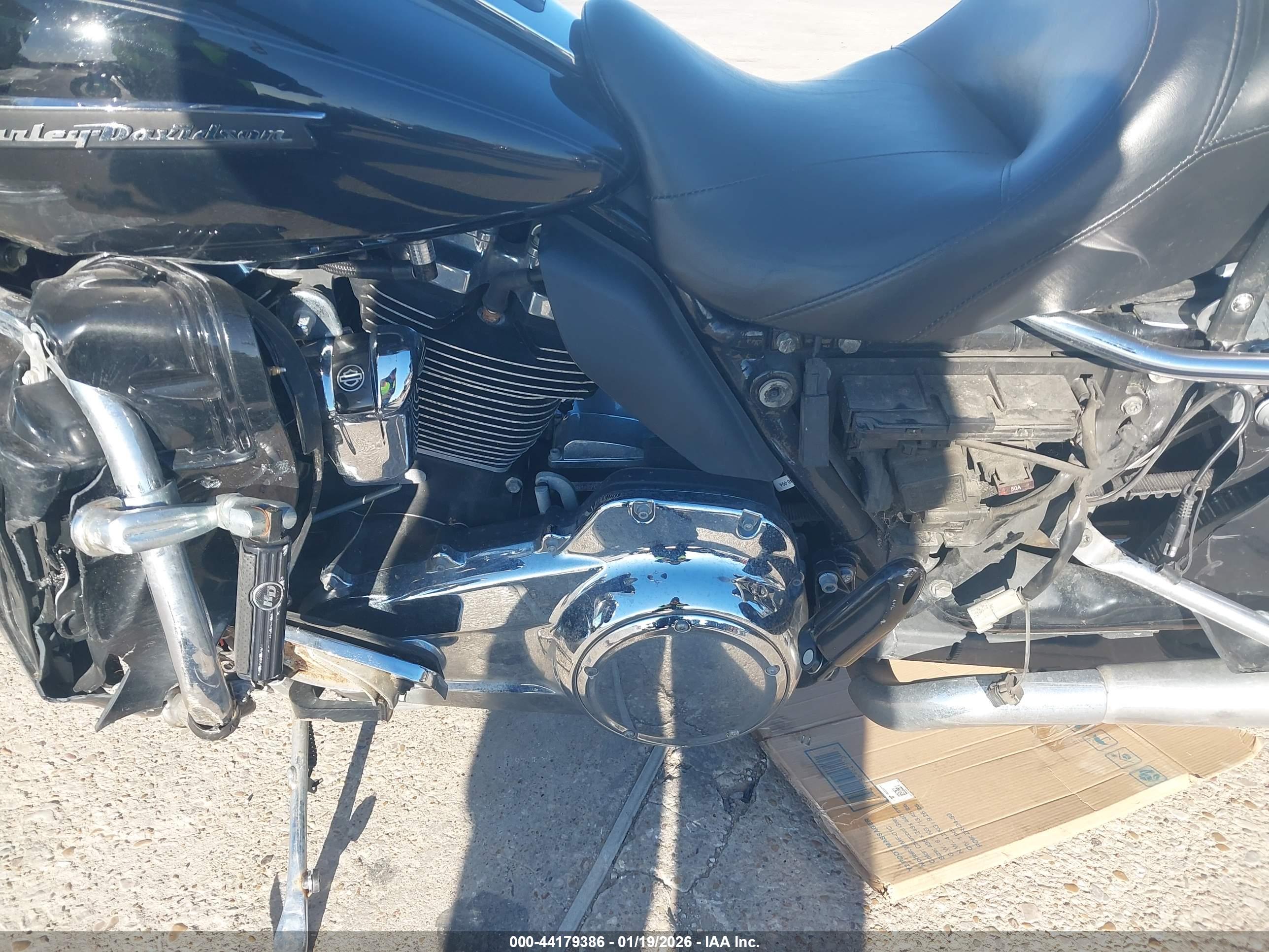 HARLEY-DAVIDSON FLTRU image 9