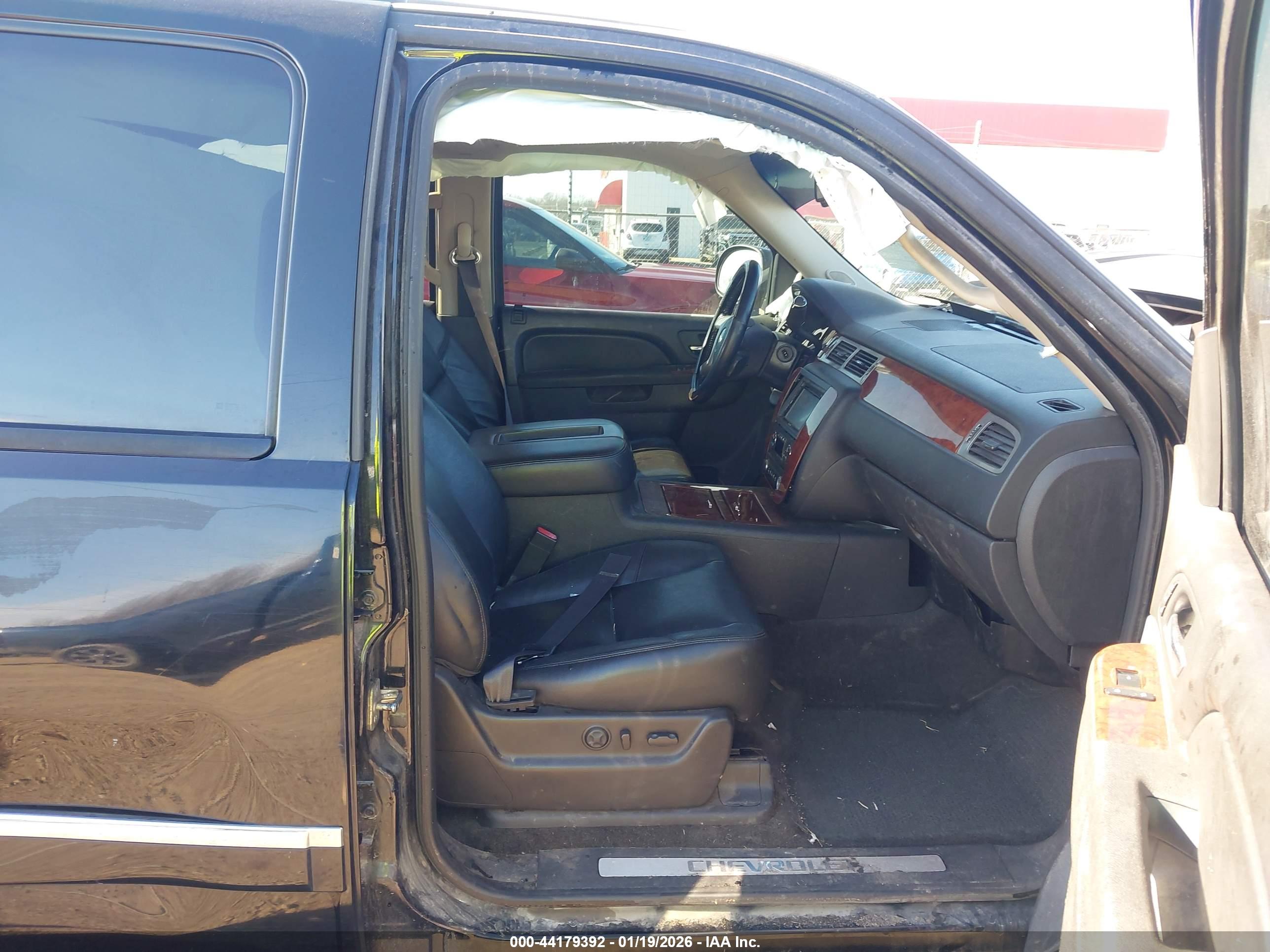 CHEVROLET TAHOE image 5