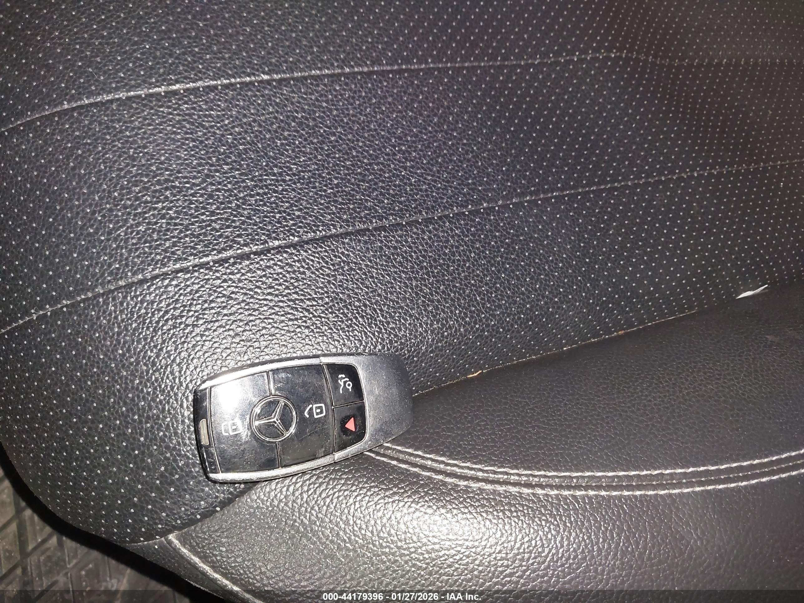 MERCEDES-BENZ E image 11