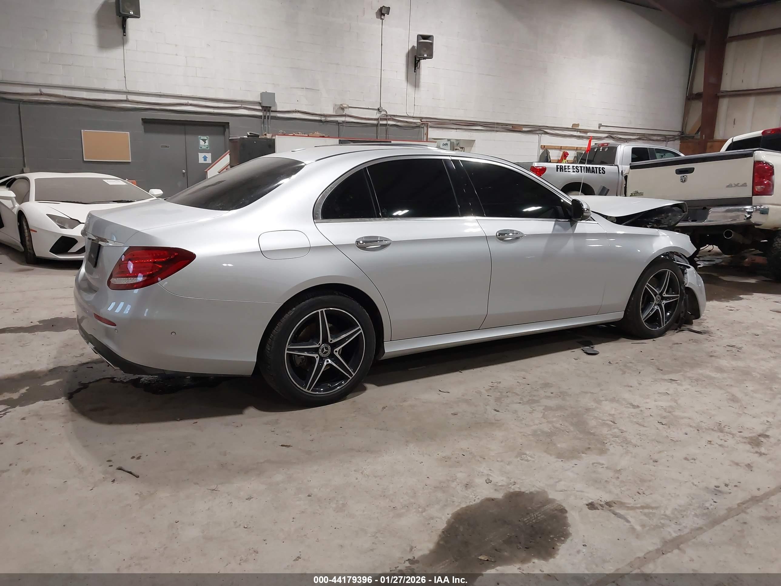 MERCEDES-BENZ E image 4