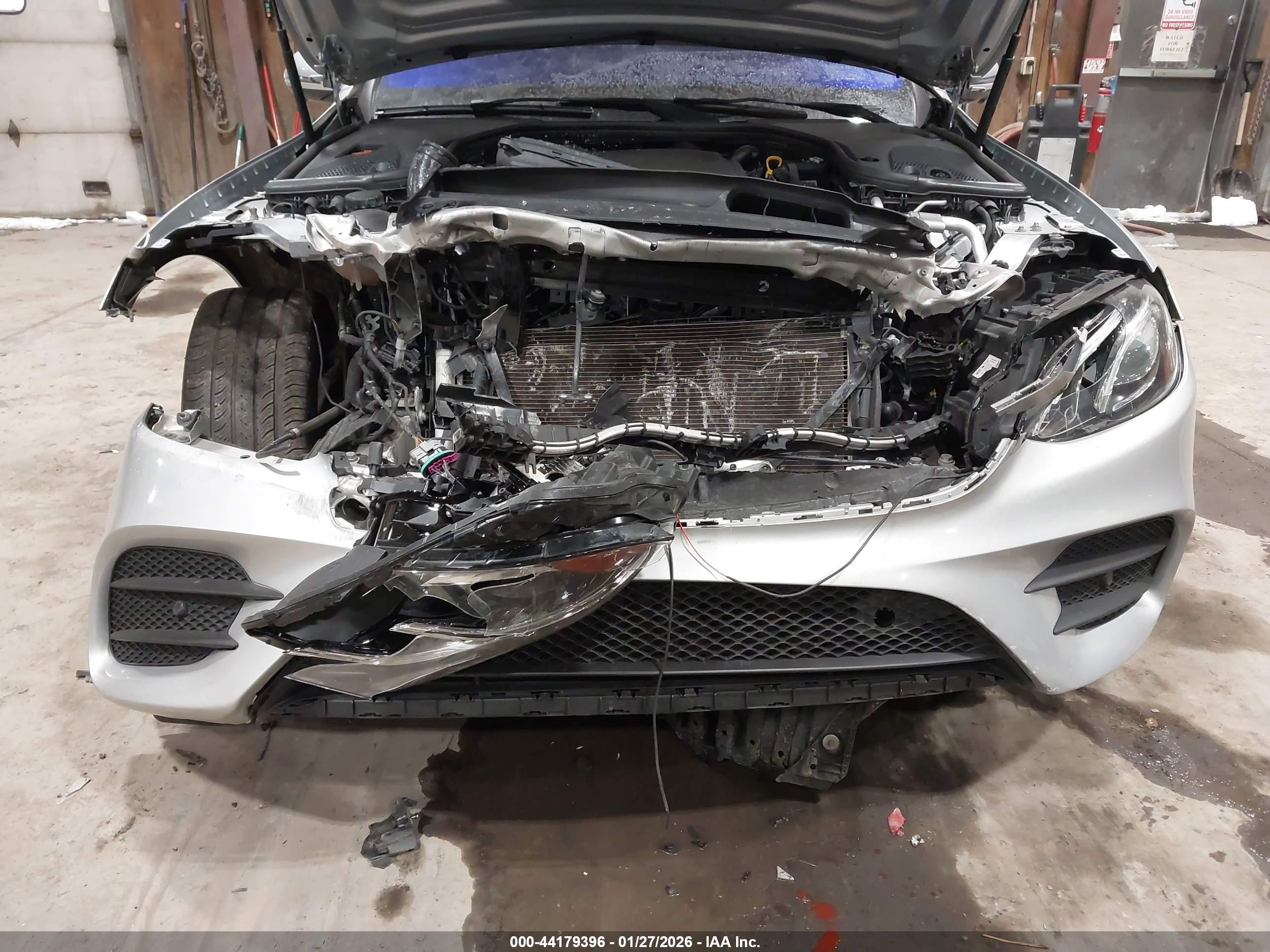 MERCEDES-BENZ E image 6