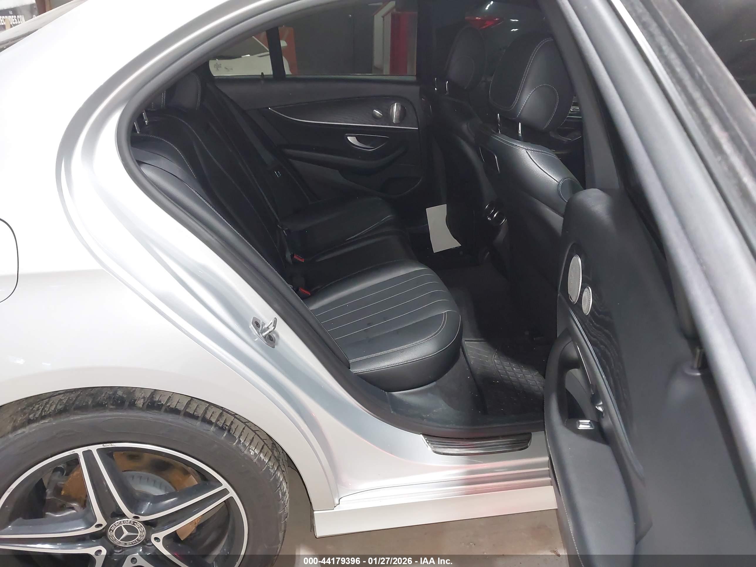 MERCEDES-BENZ E image 8