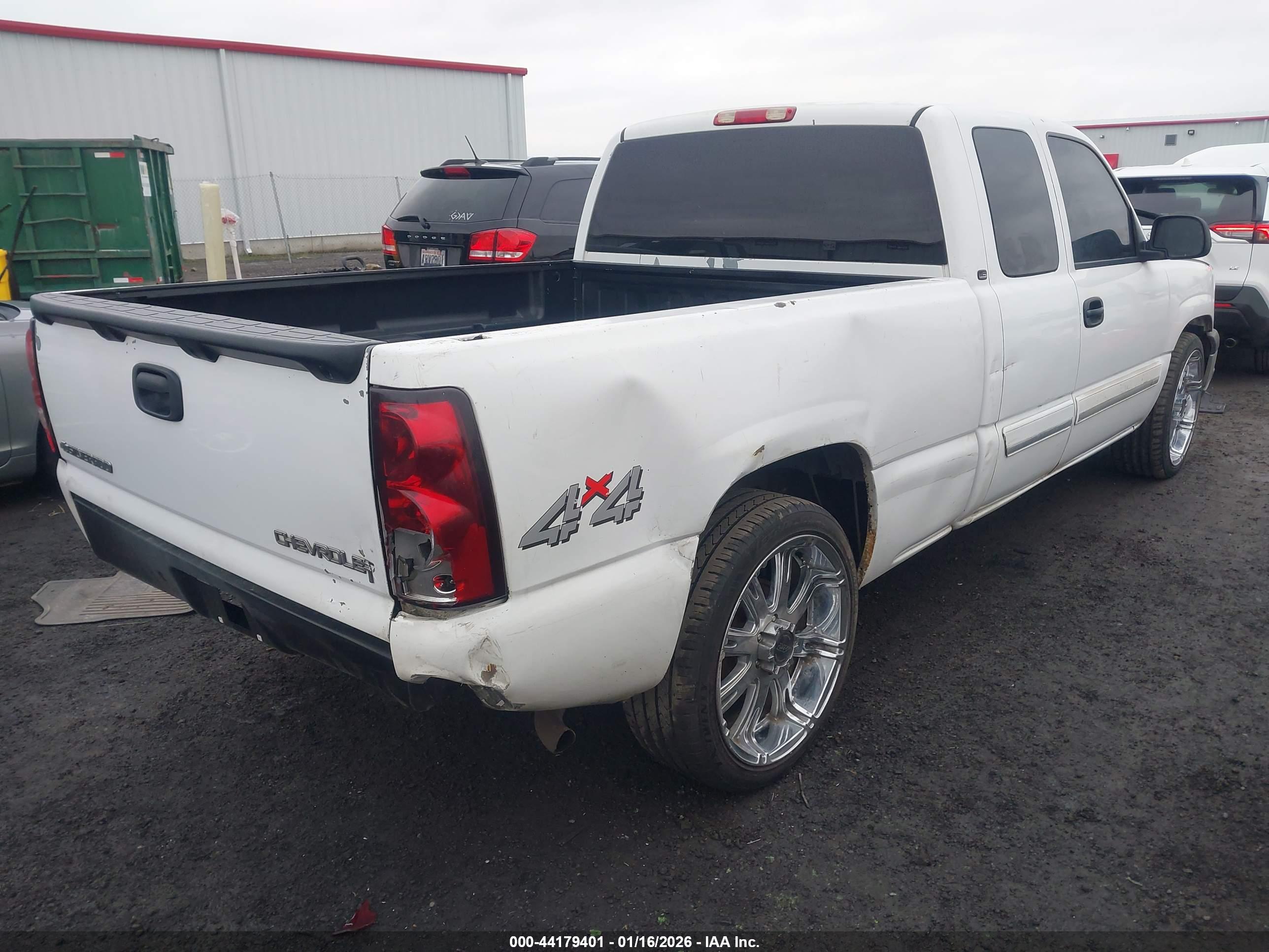CHEVROLET SILVERADO image 4
