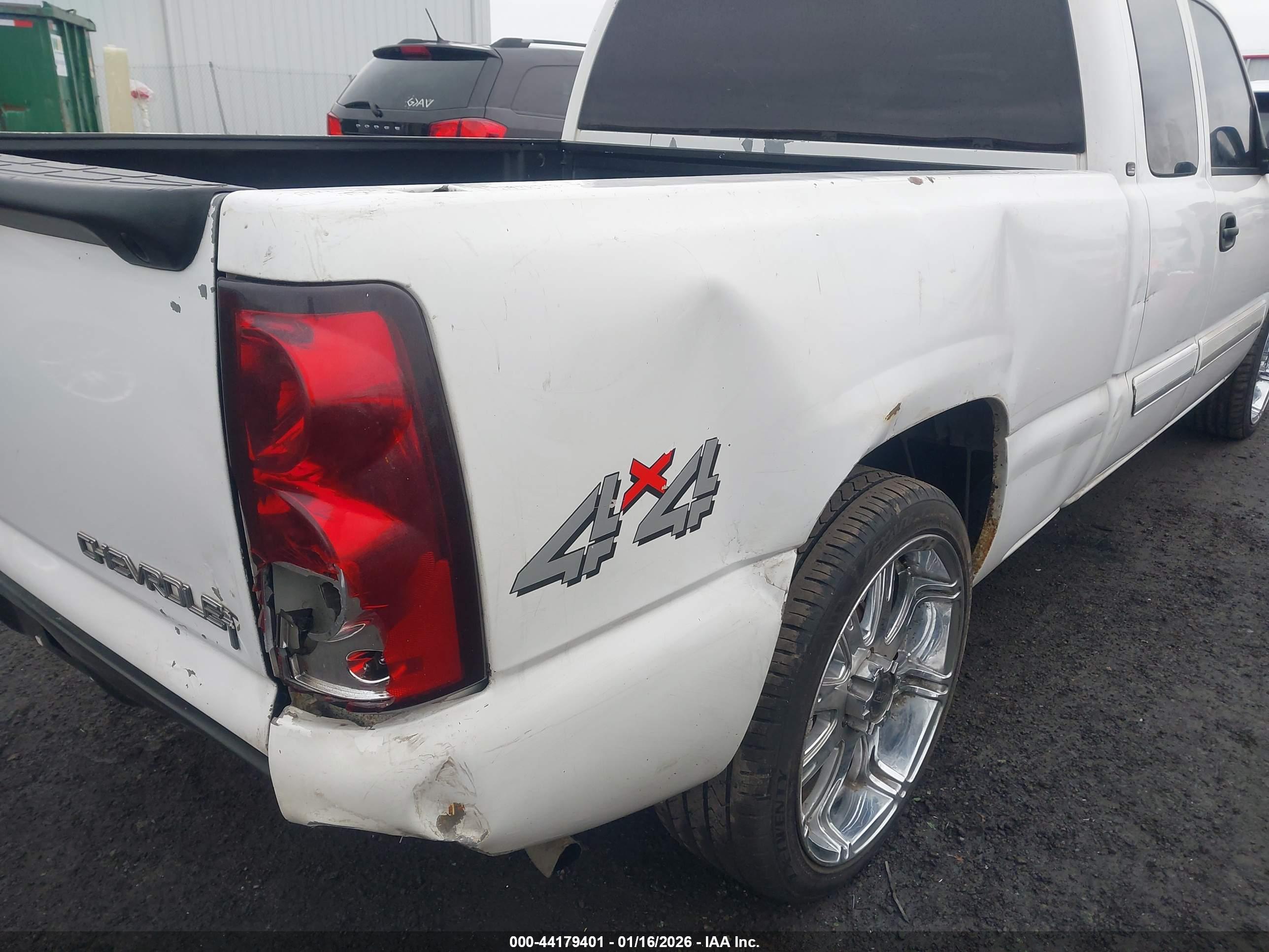CHEVROLET SILVERADO image 6