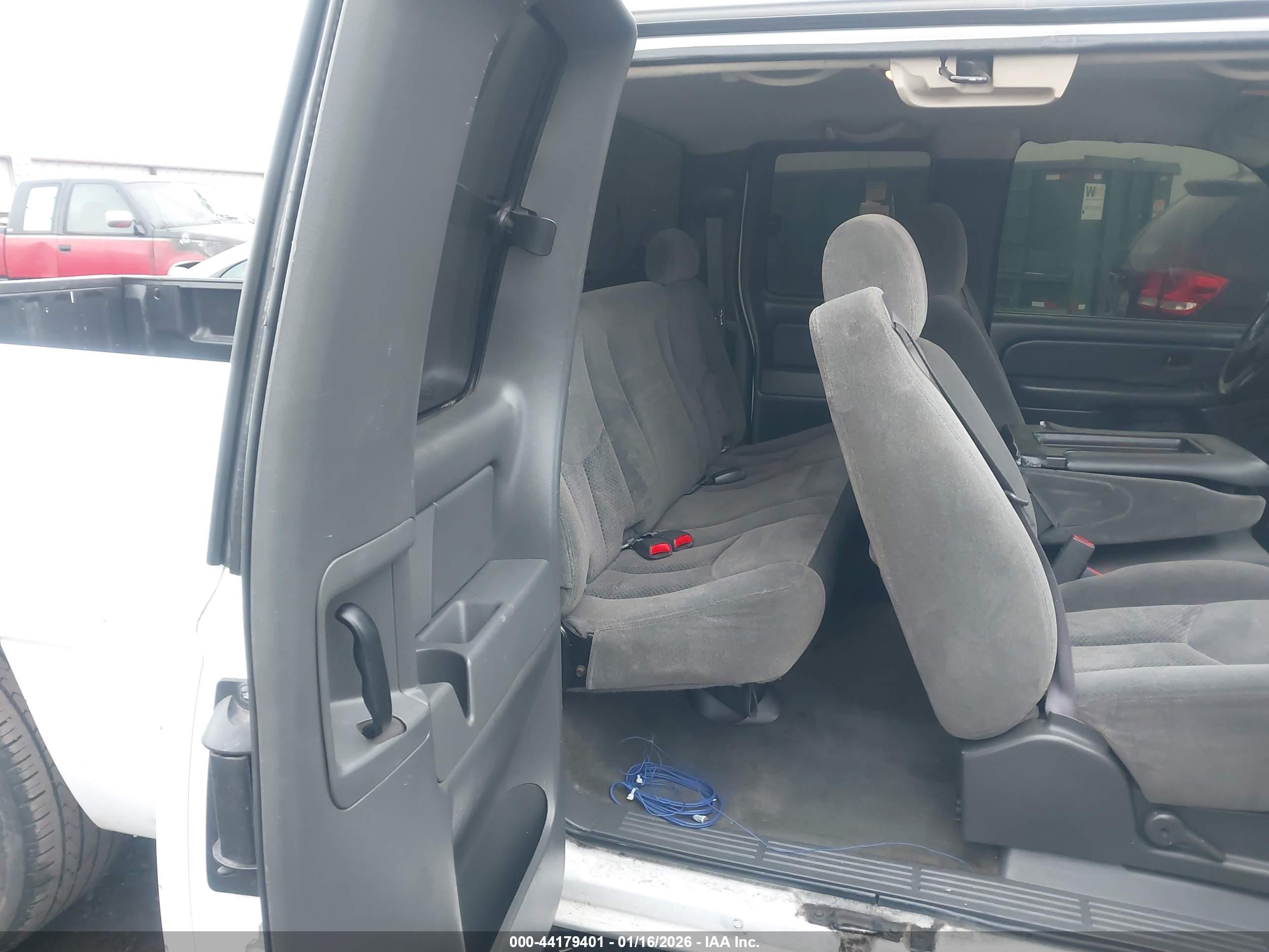 CHEVROLET SILVERADO image 8