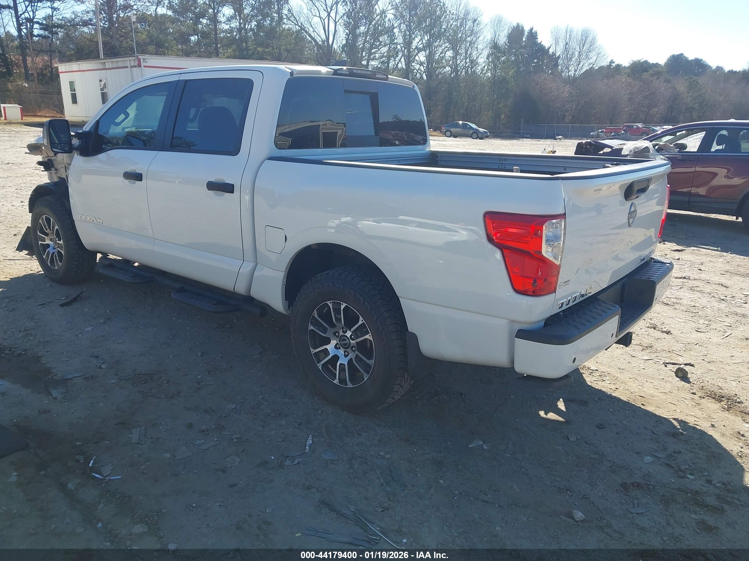 NISSAN TITAN image 3