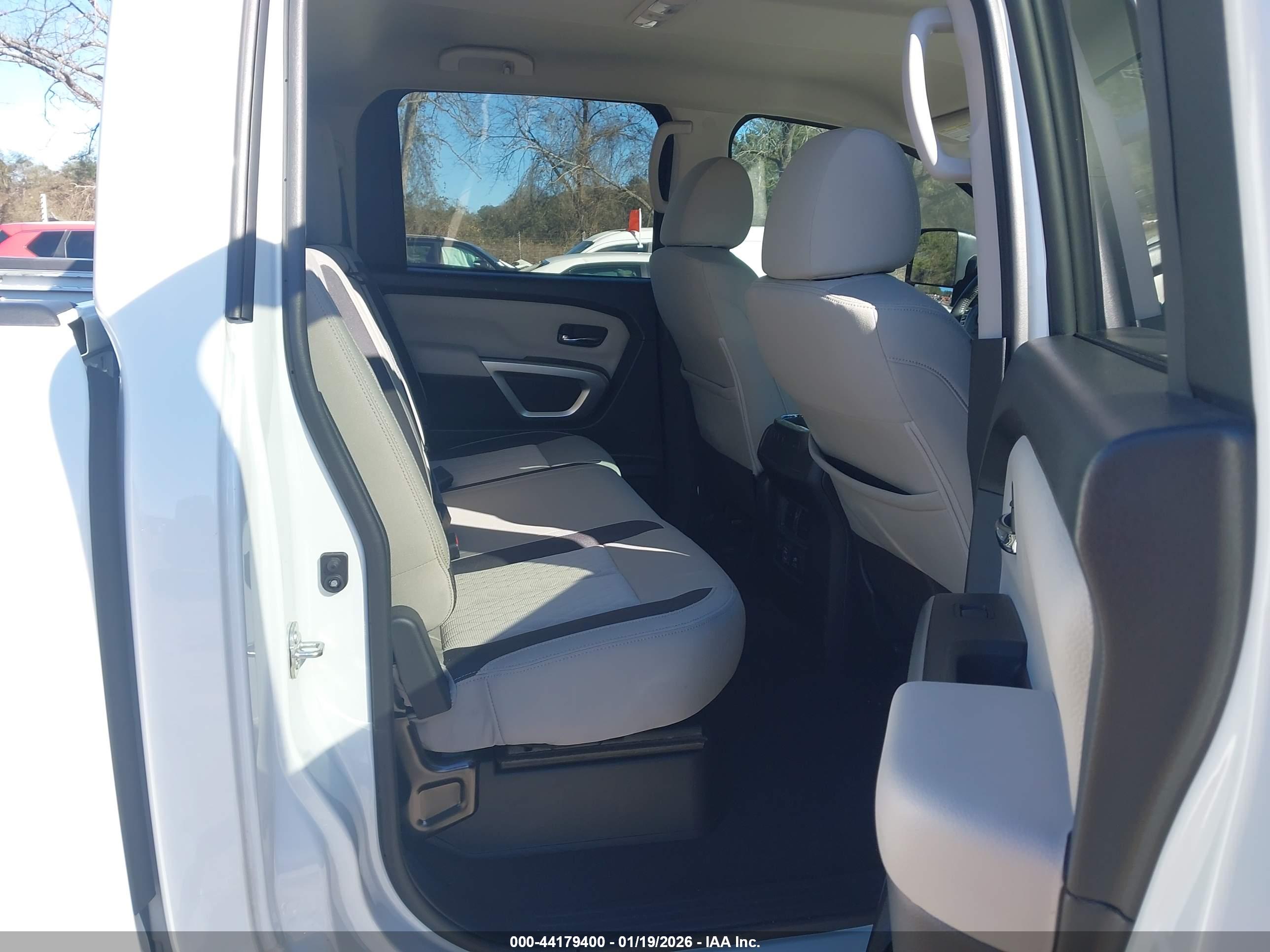 NISSAN TITAN image 8