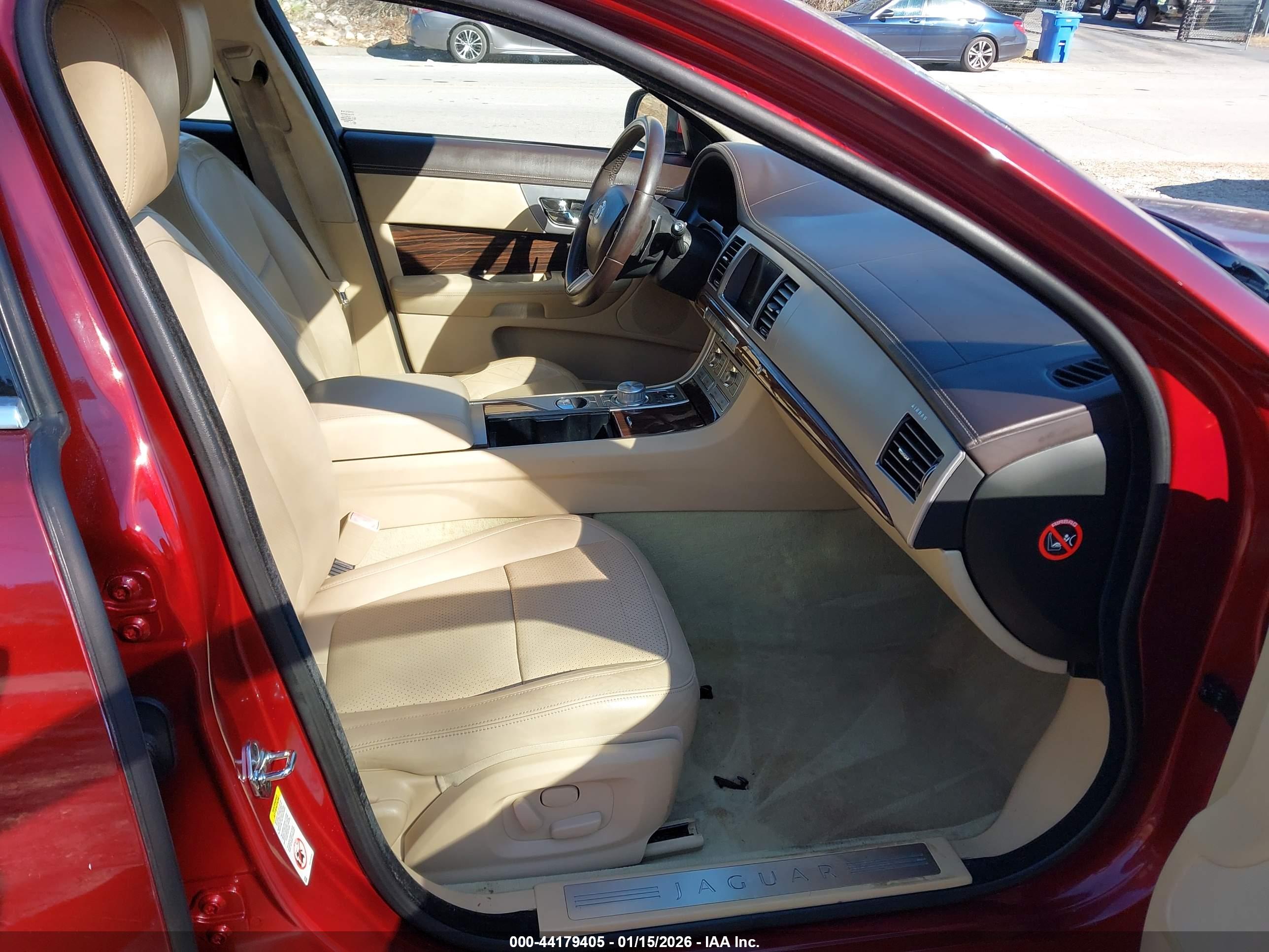 JAGUAR XF image 5