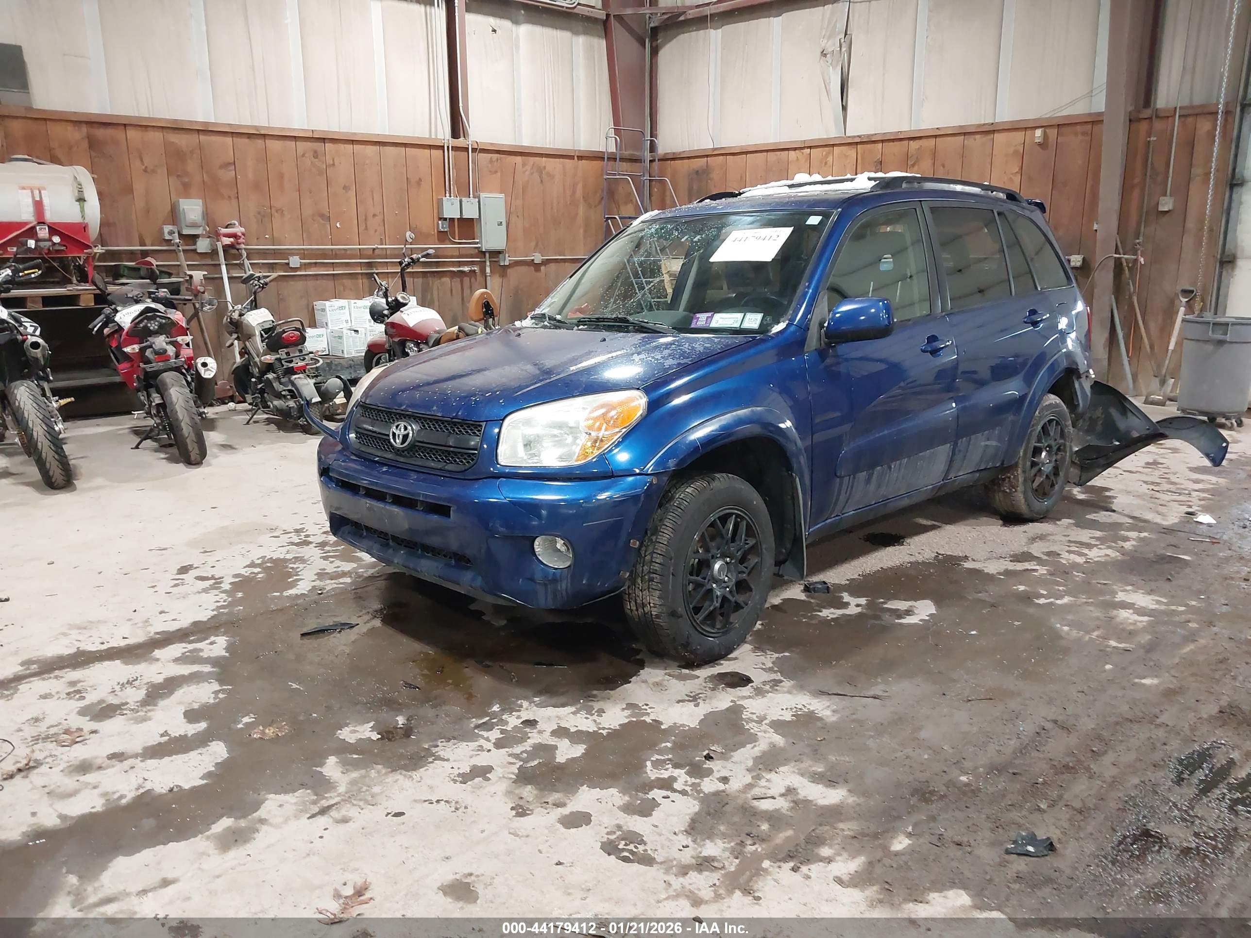 TOYOTA RAV4 image 2