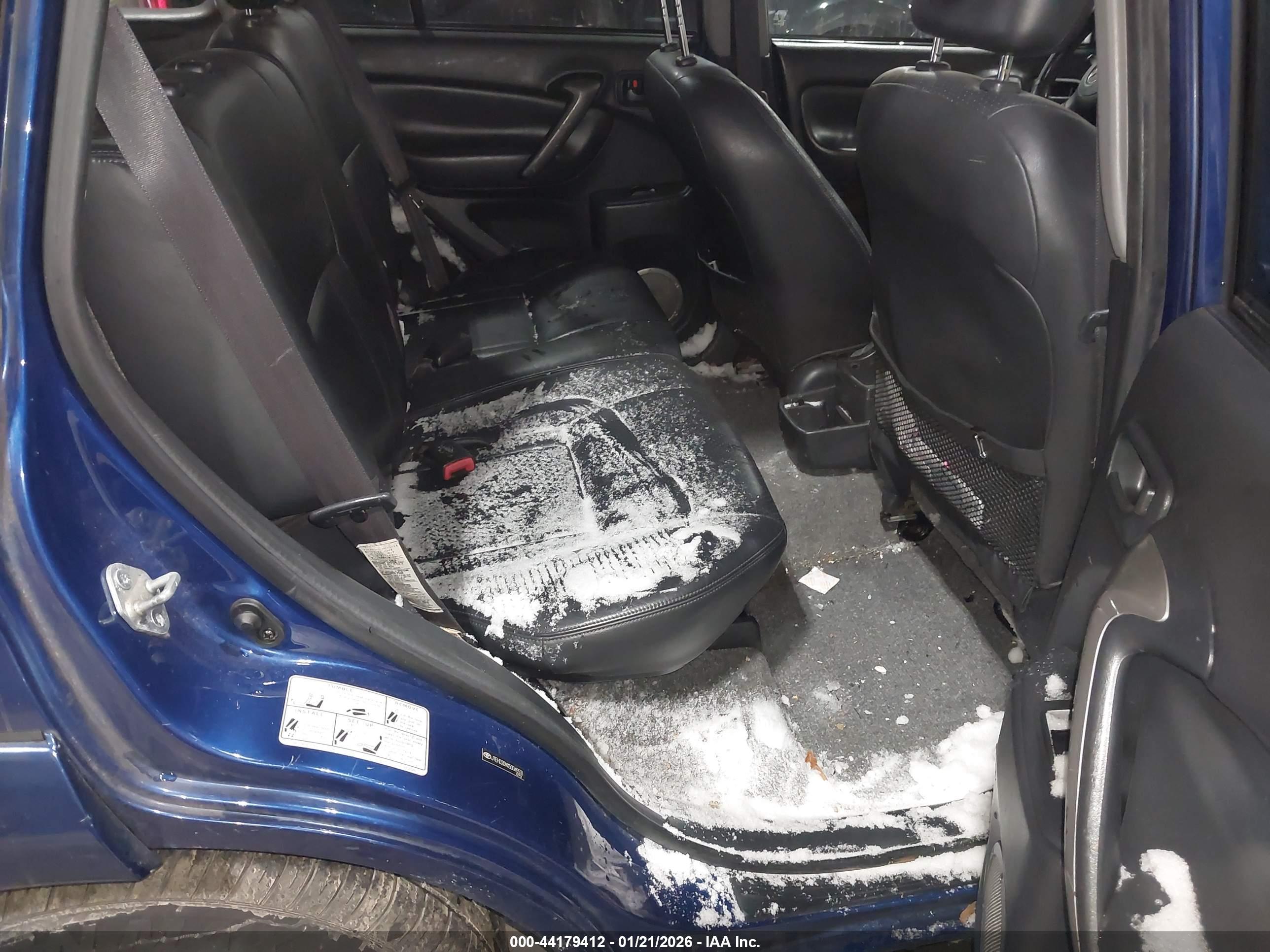 TOYOTA RAV4 image 8